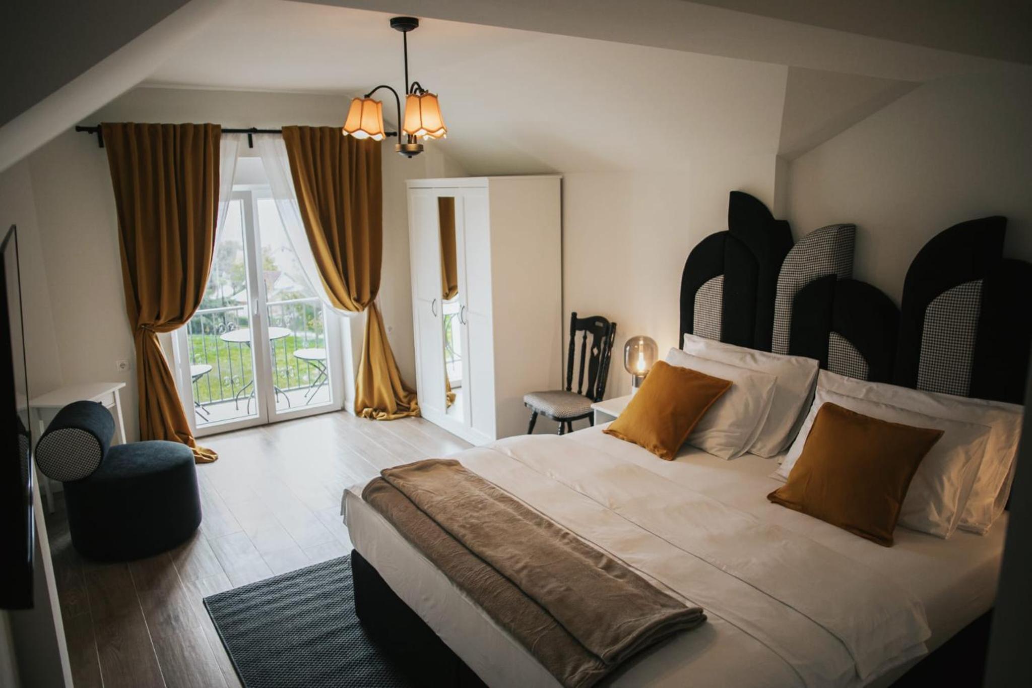 King Room with Balcony photo 1