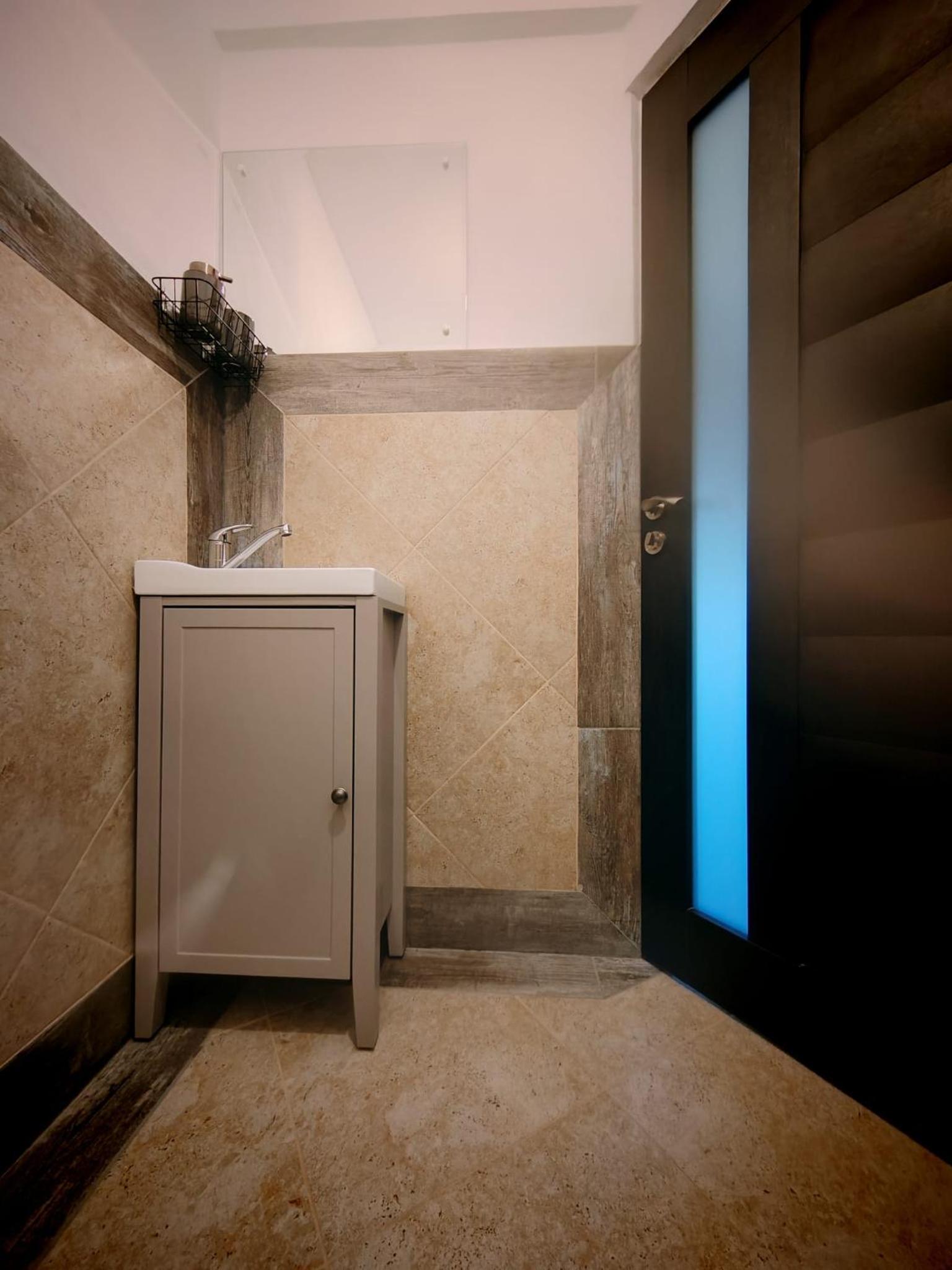Quadruple Room with Bath photo 2