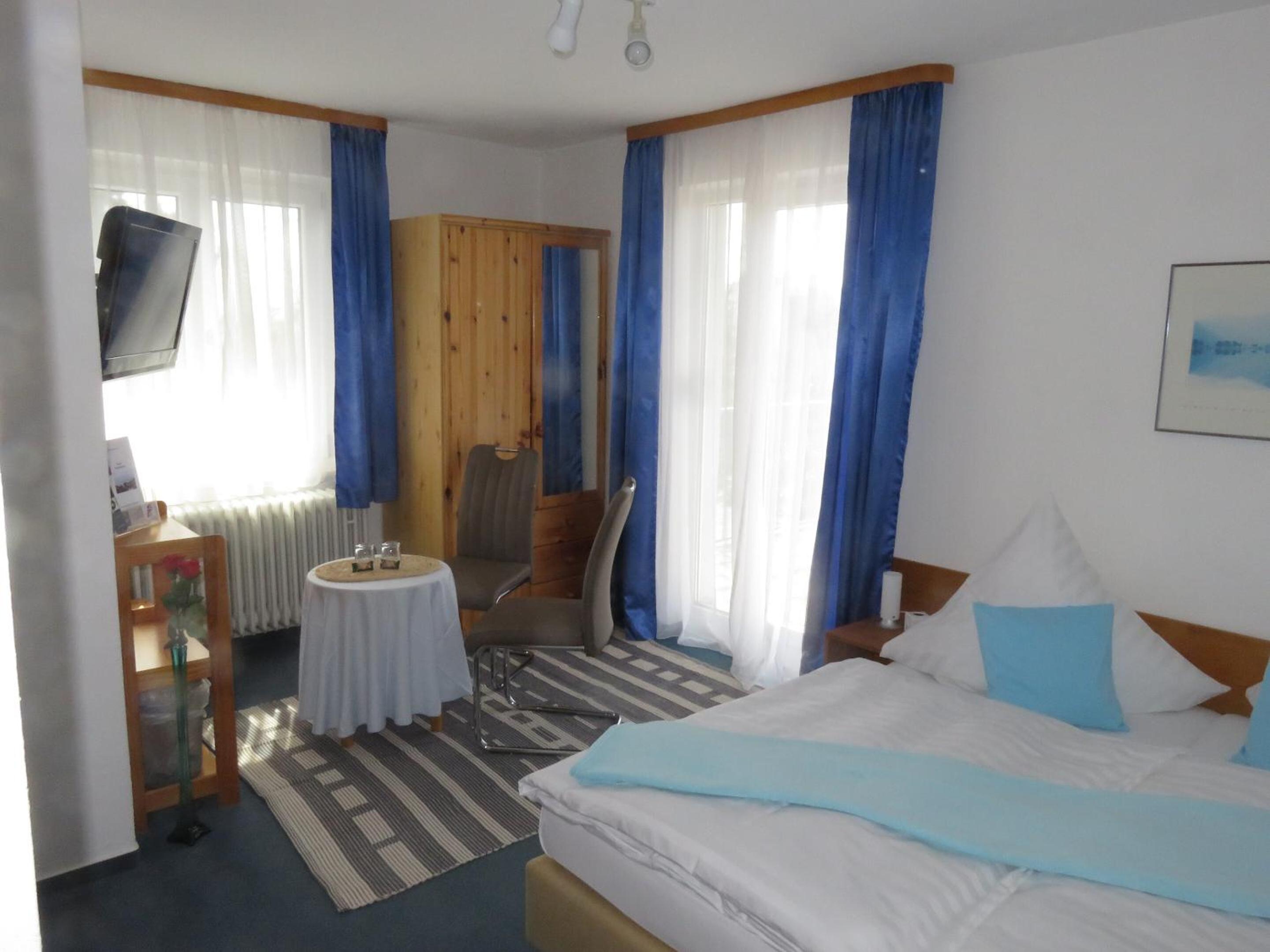 Double Room with Private Bathroom photo 3