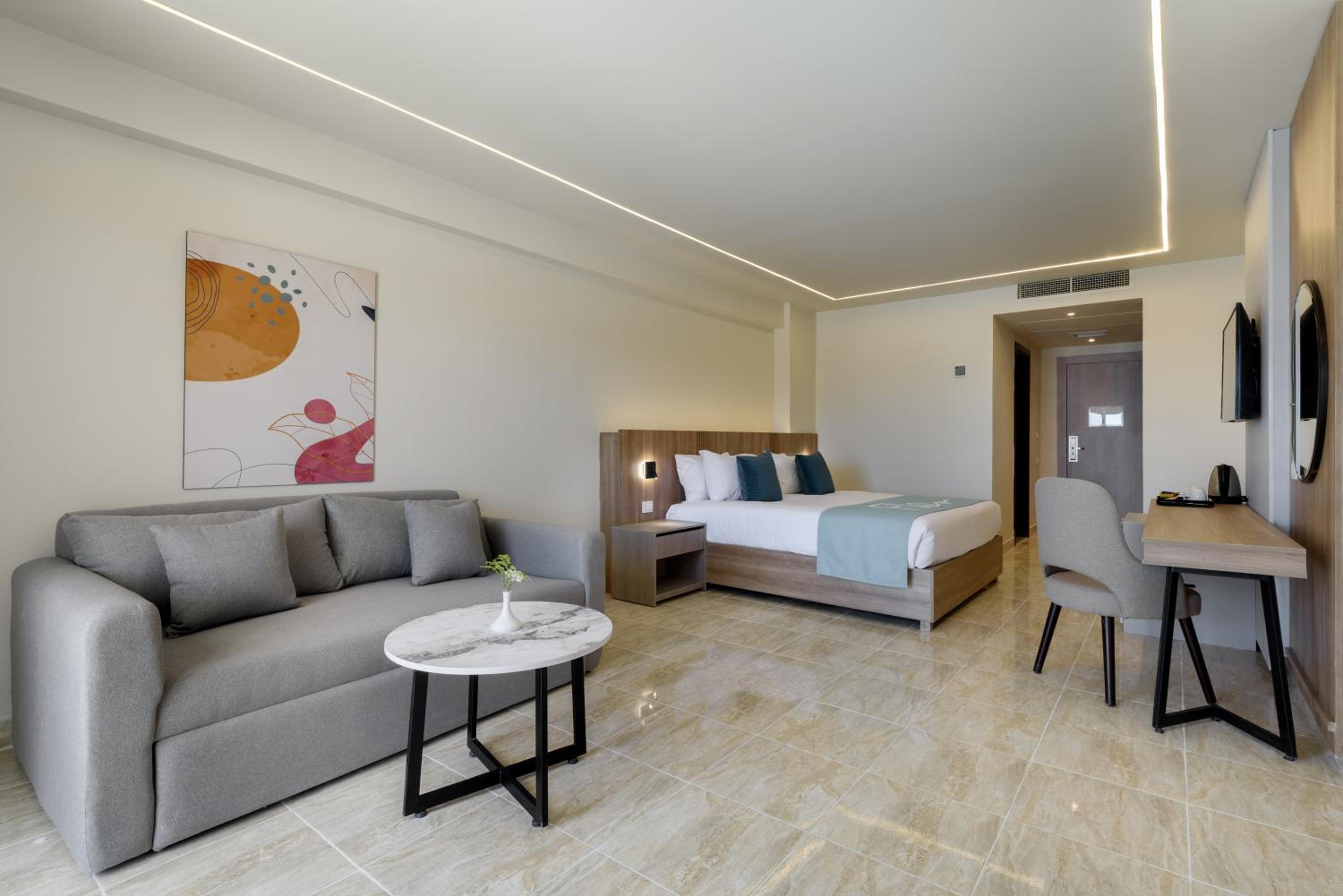Family Suite Pool or Side Sea View