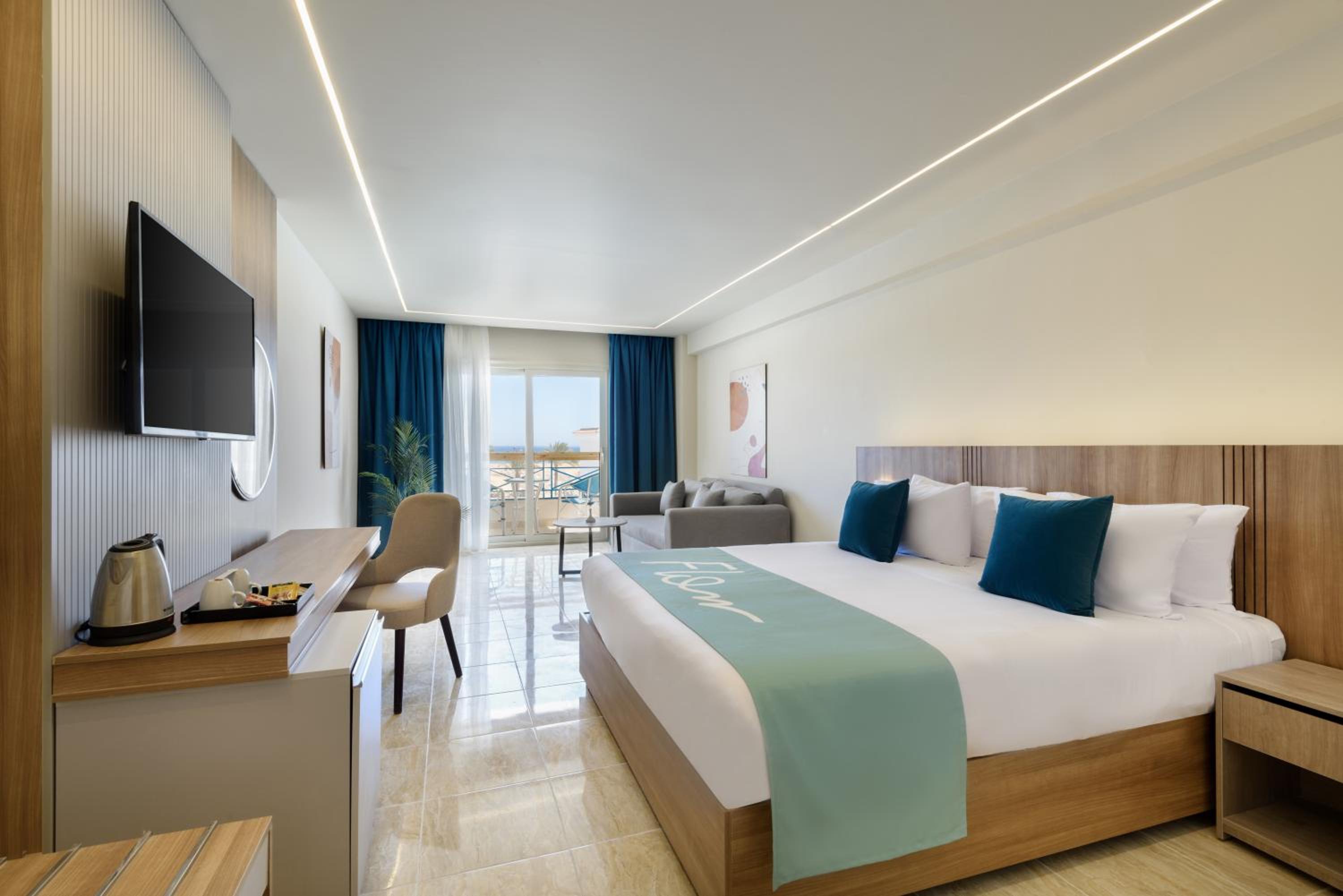 Honeymoon Deluxe Room photo 2