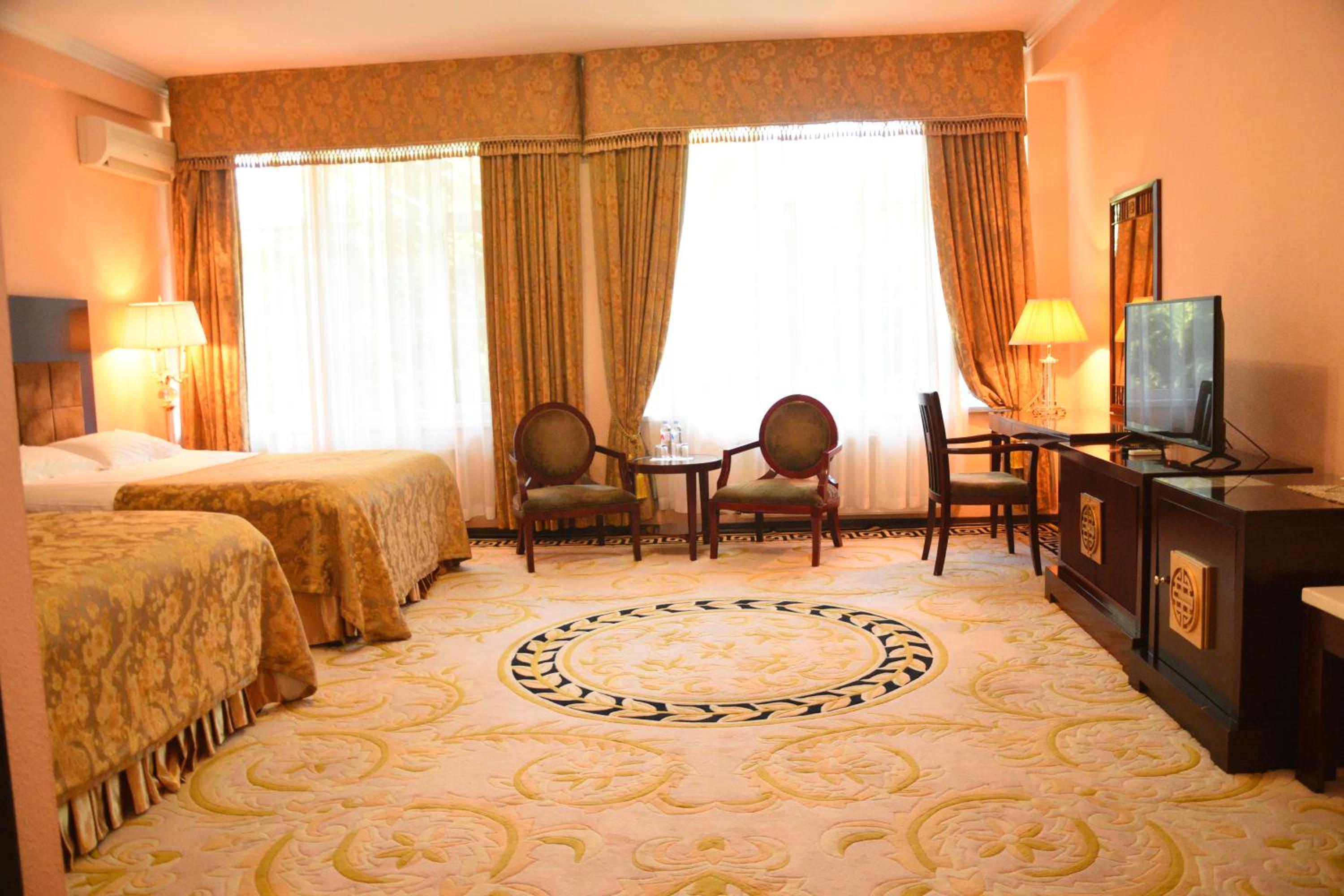 King Room with Two King Beds - Photo 3