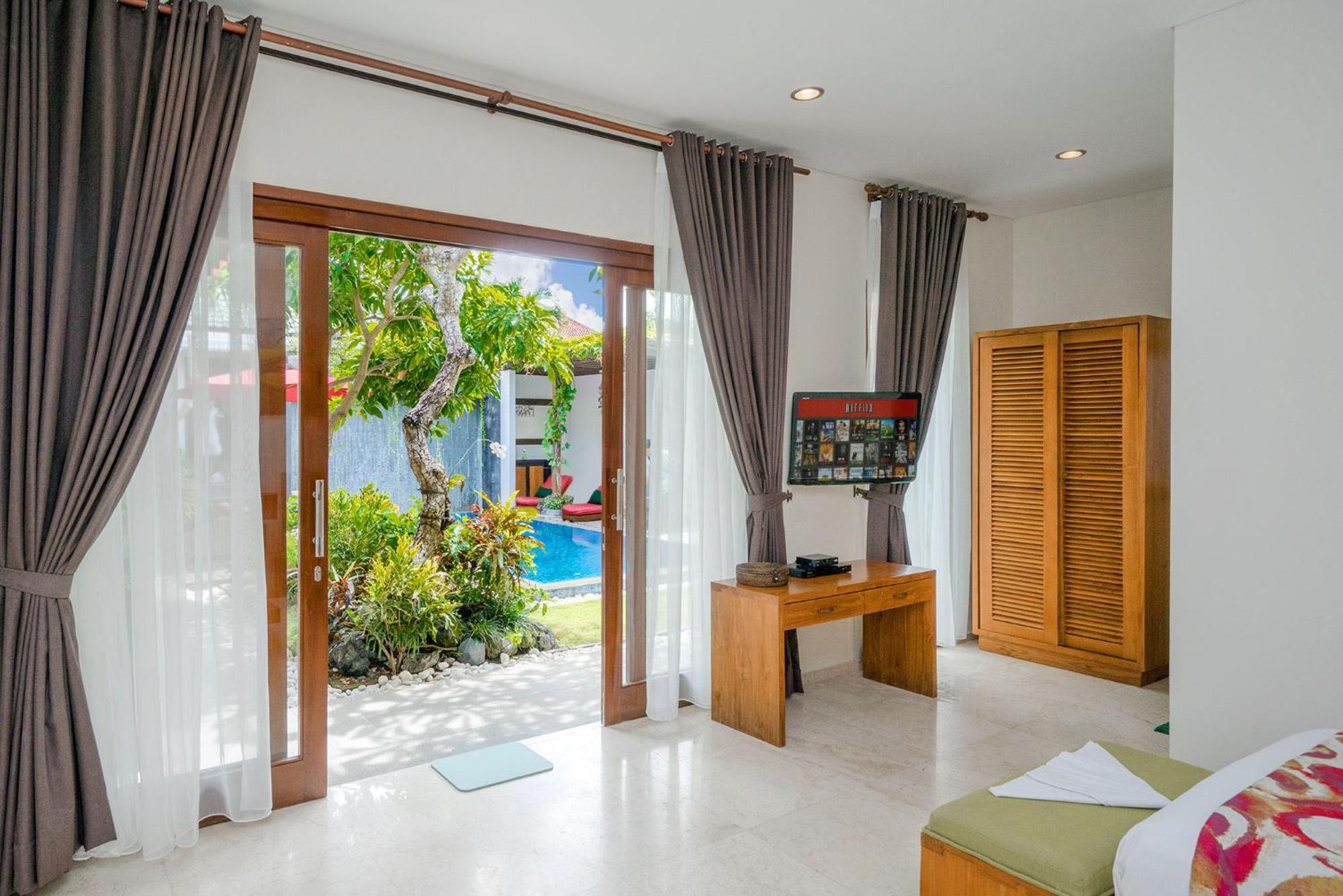 Unique Five Bedroom Villa photo 1
