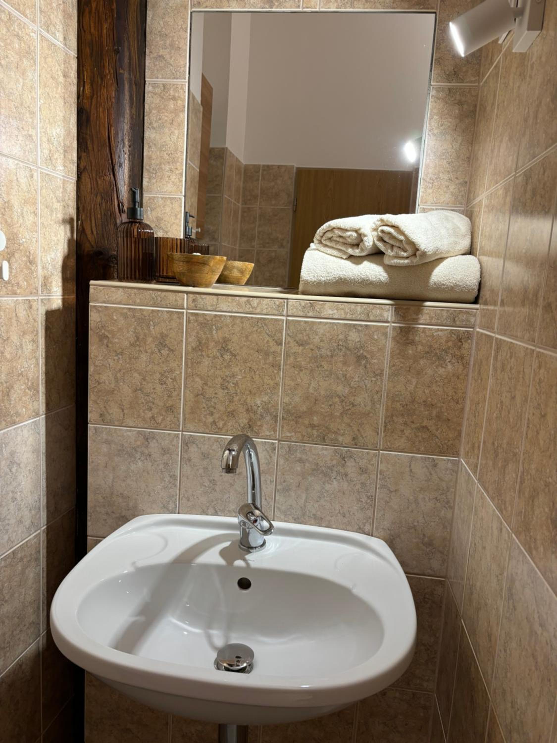 Studio Apartment with One Double Bed photo 3