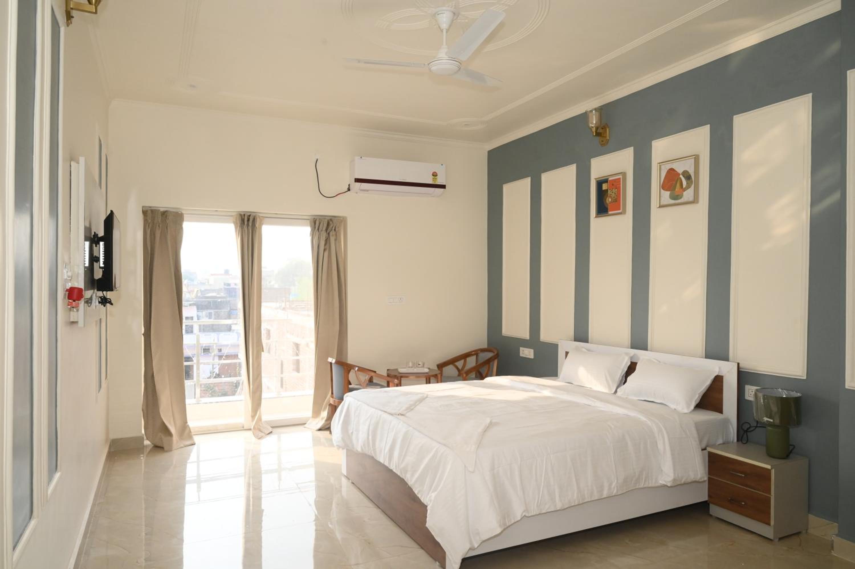 Deluxe Double Room with Balcony