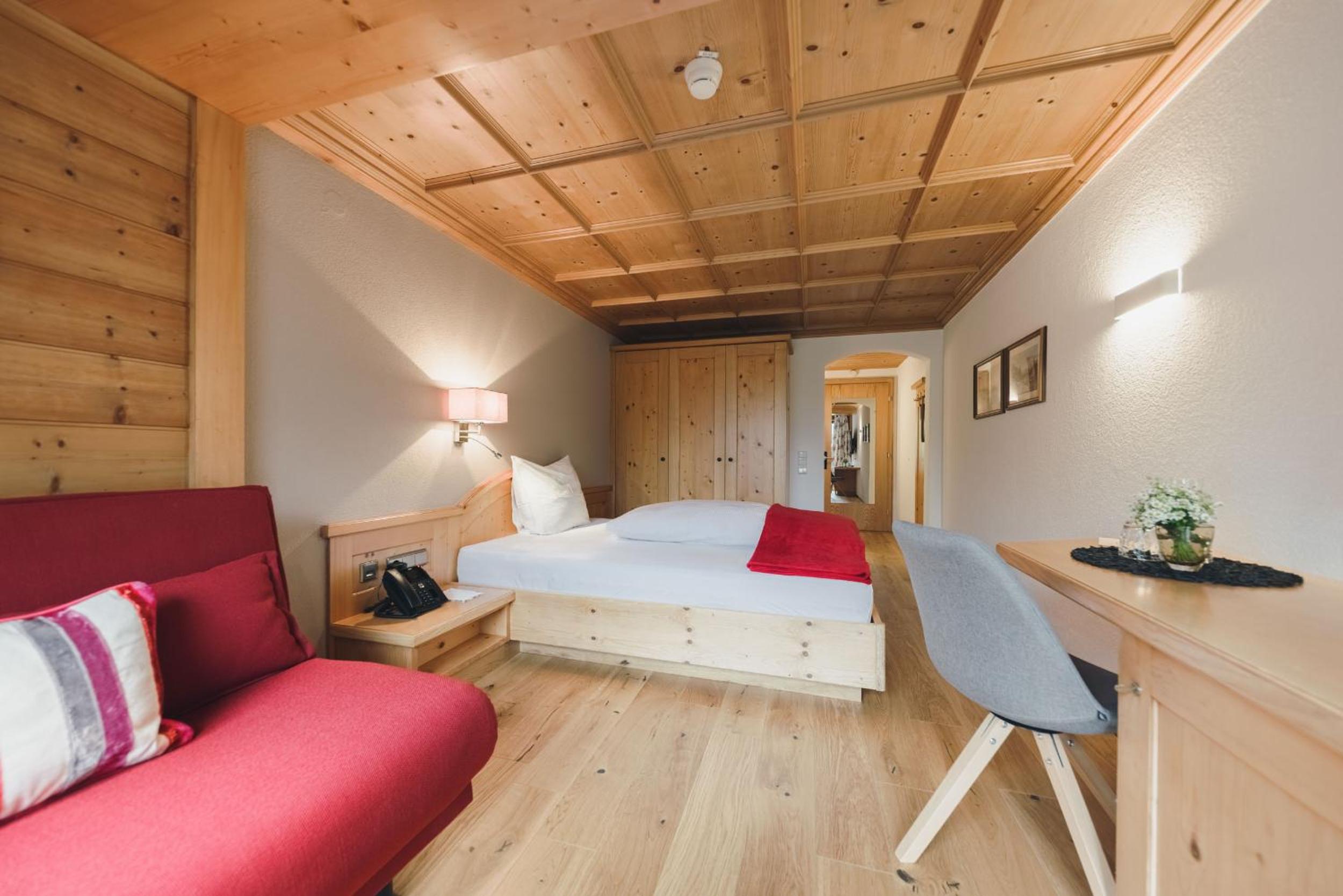 Cozy Single Room with Balcony photo 2