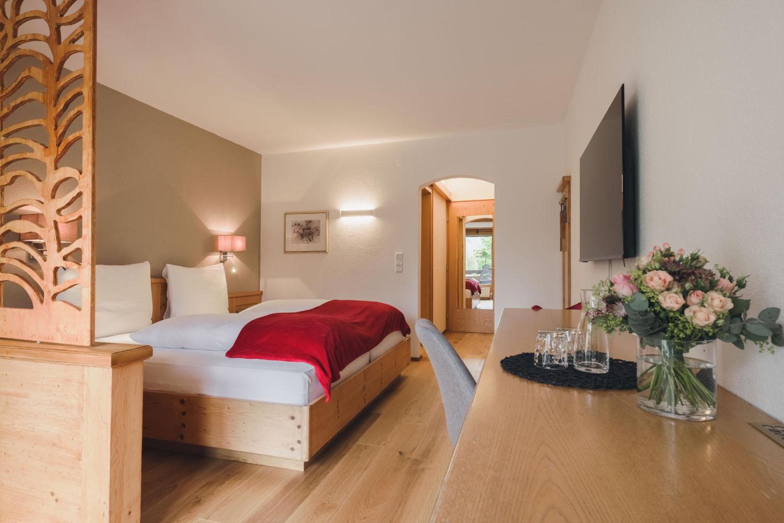 Deluxe Double Room with Balcony photo 2