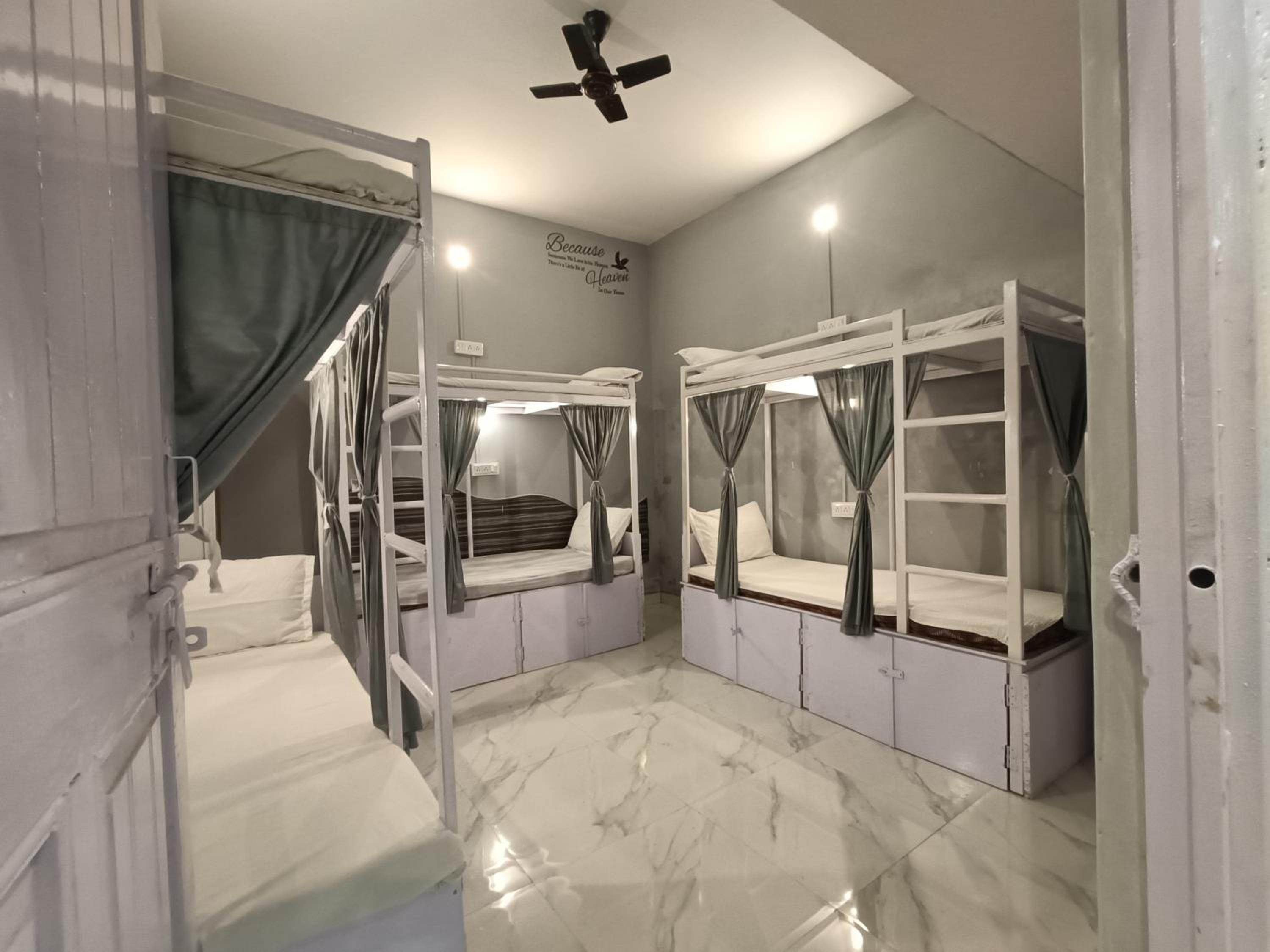 Bed in 6-Bed Mixed Dormitory Room photo 3