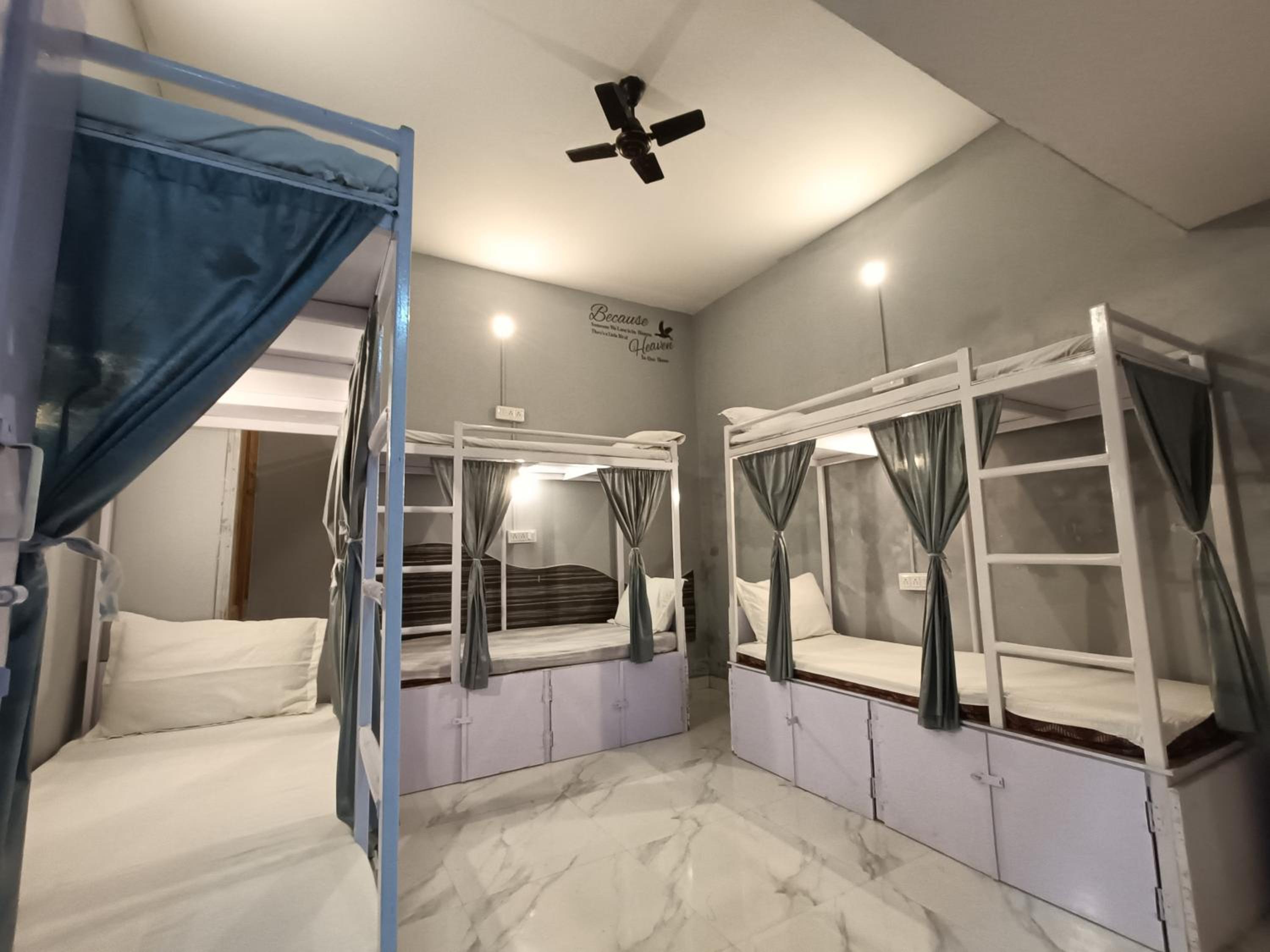 Bed in 6-Bed Mixed Dormitory Room photo 1