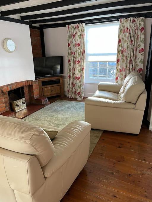 Three-Bedroom House photo 3