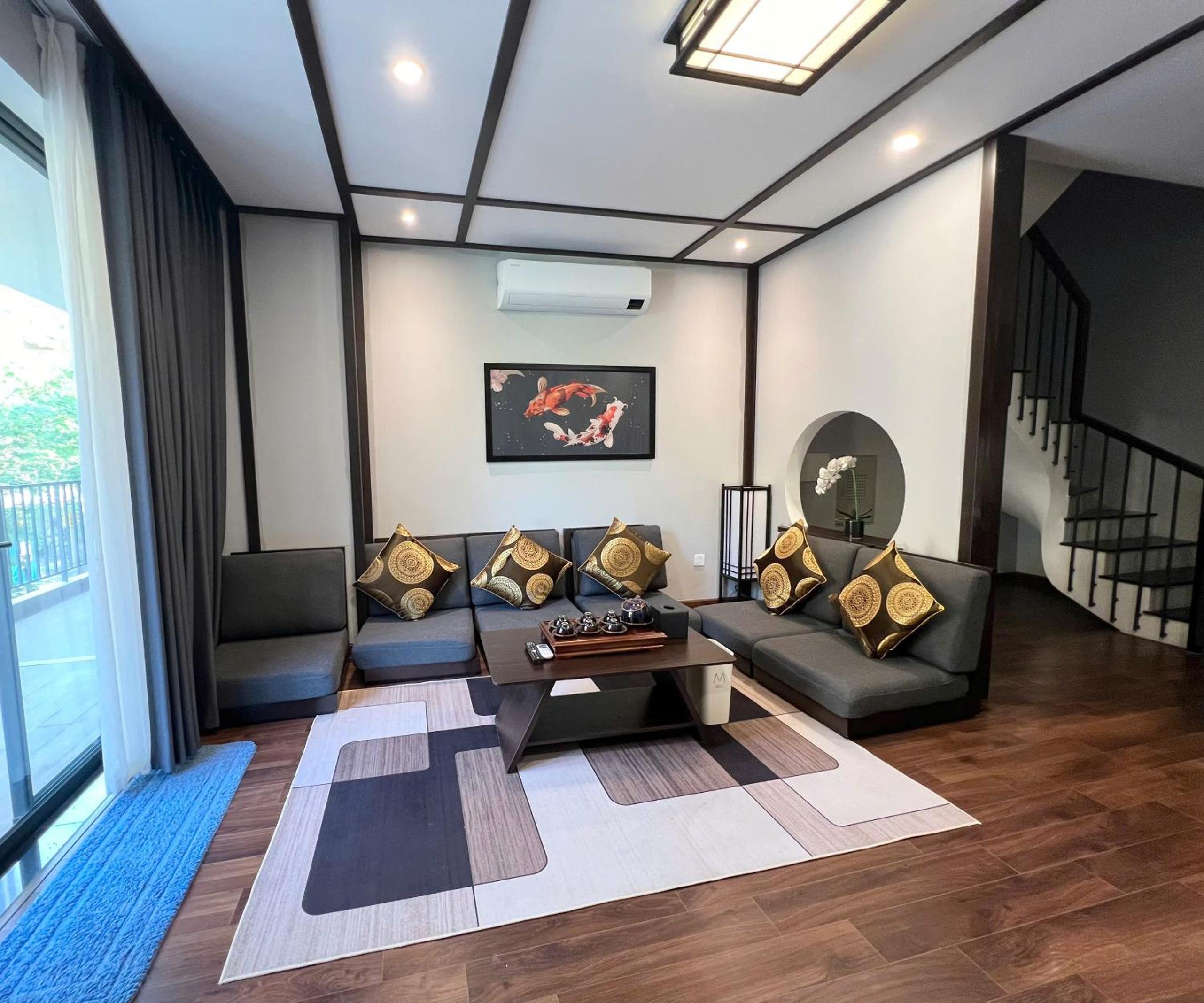 Three-Bedroom Apartment with Balcony photo 3