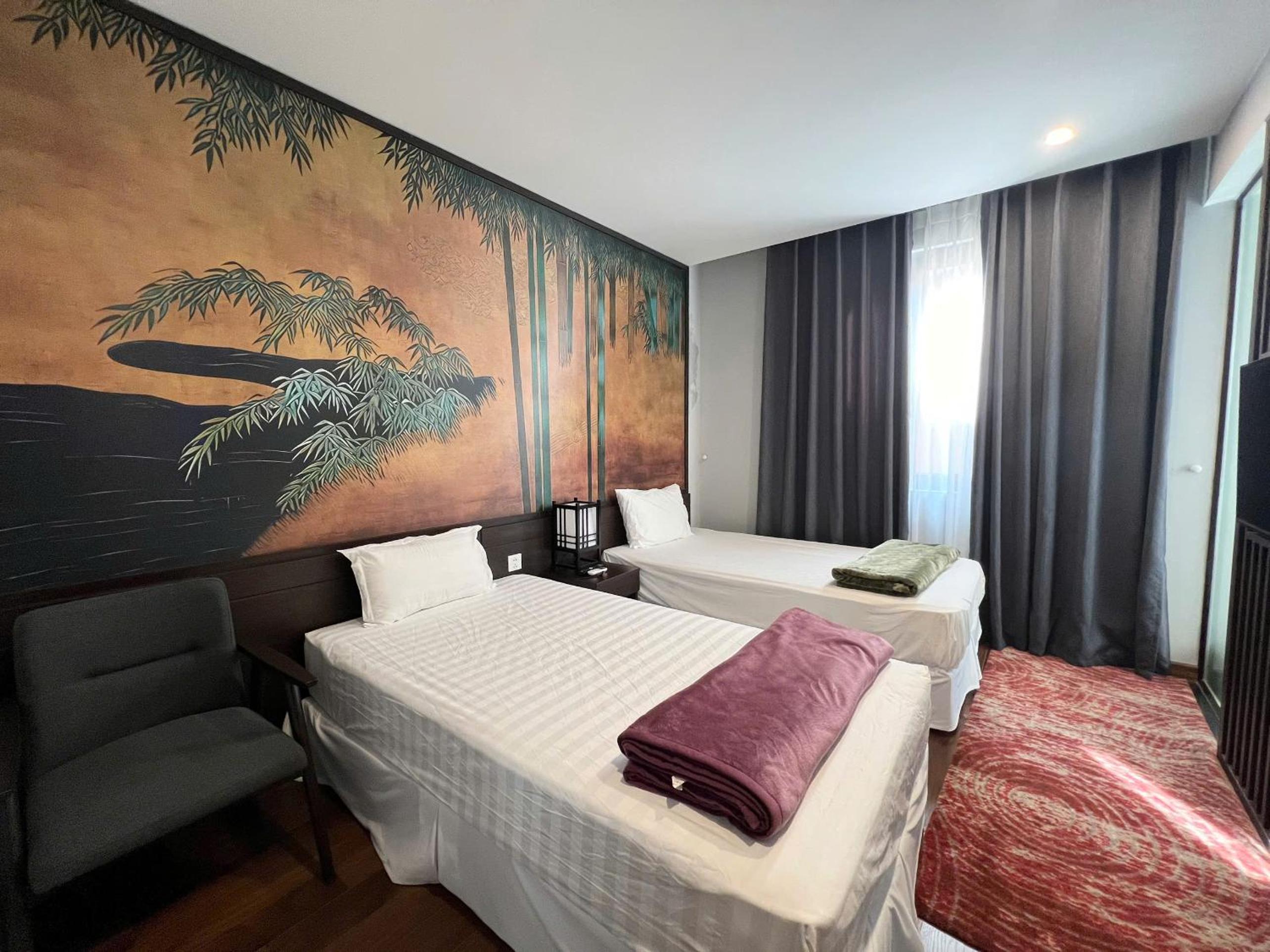 Three-Bedroom Apartment with Balcony photo 2