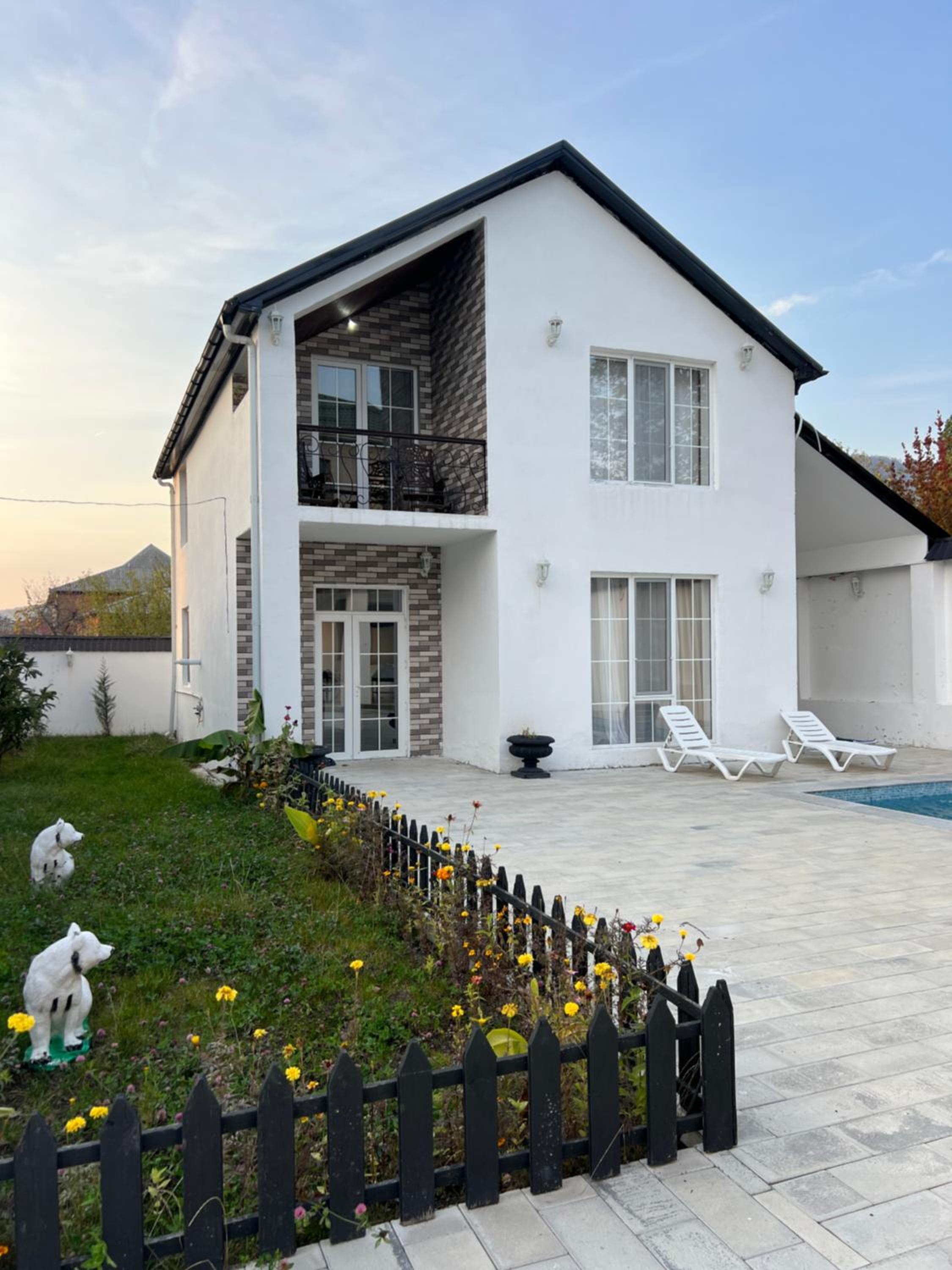 Villa photo 2