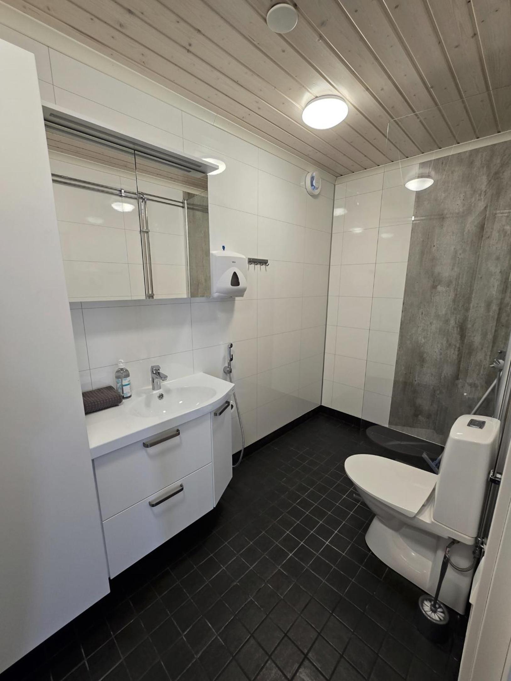 Two-Bedroom House - Photo 3