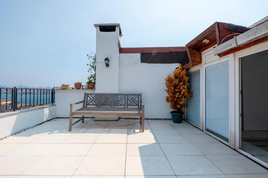 Two-Bedroom Apartment with View photo 3