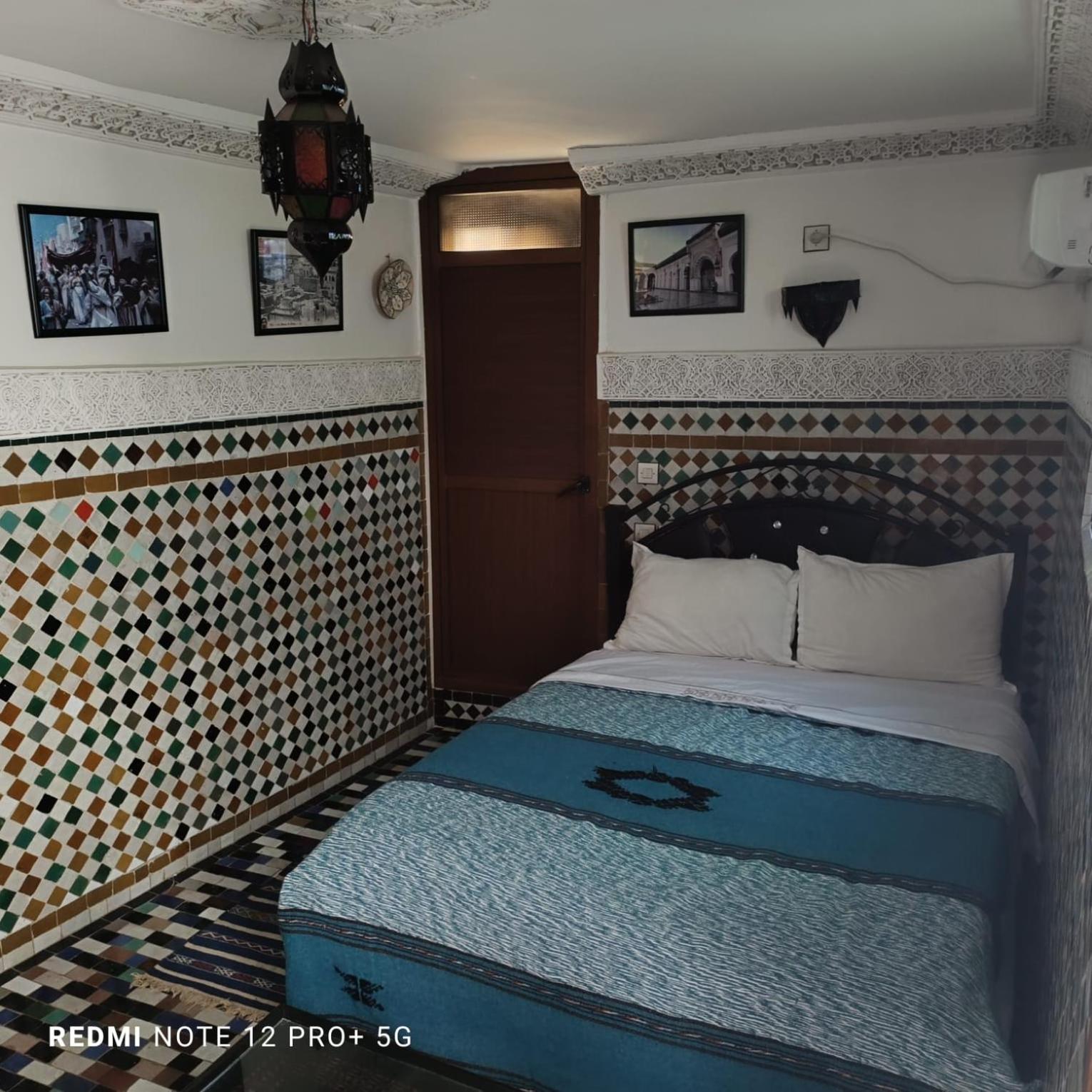 Deluxe Double Room with Bath - Photo 4