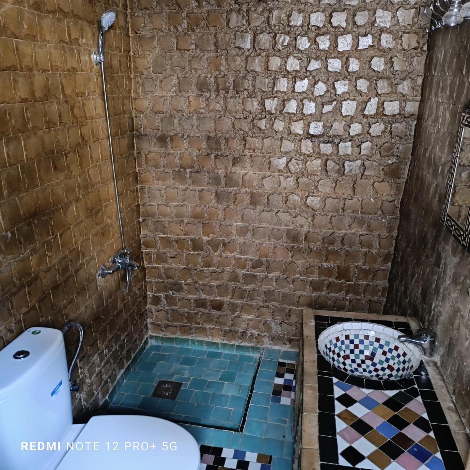 Deluxe Double Room with Bath - Photo 5