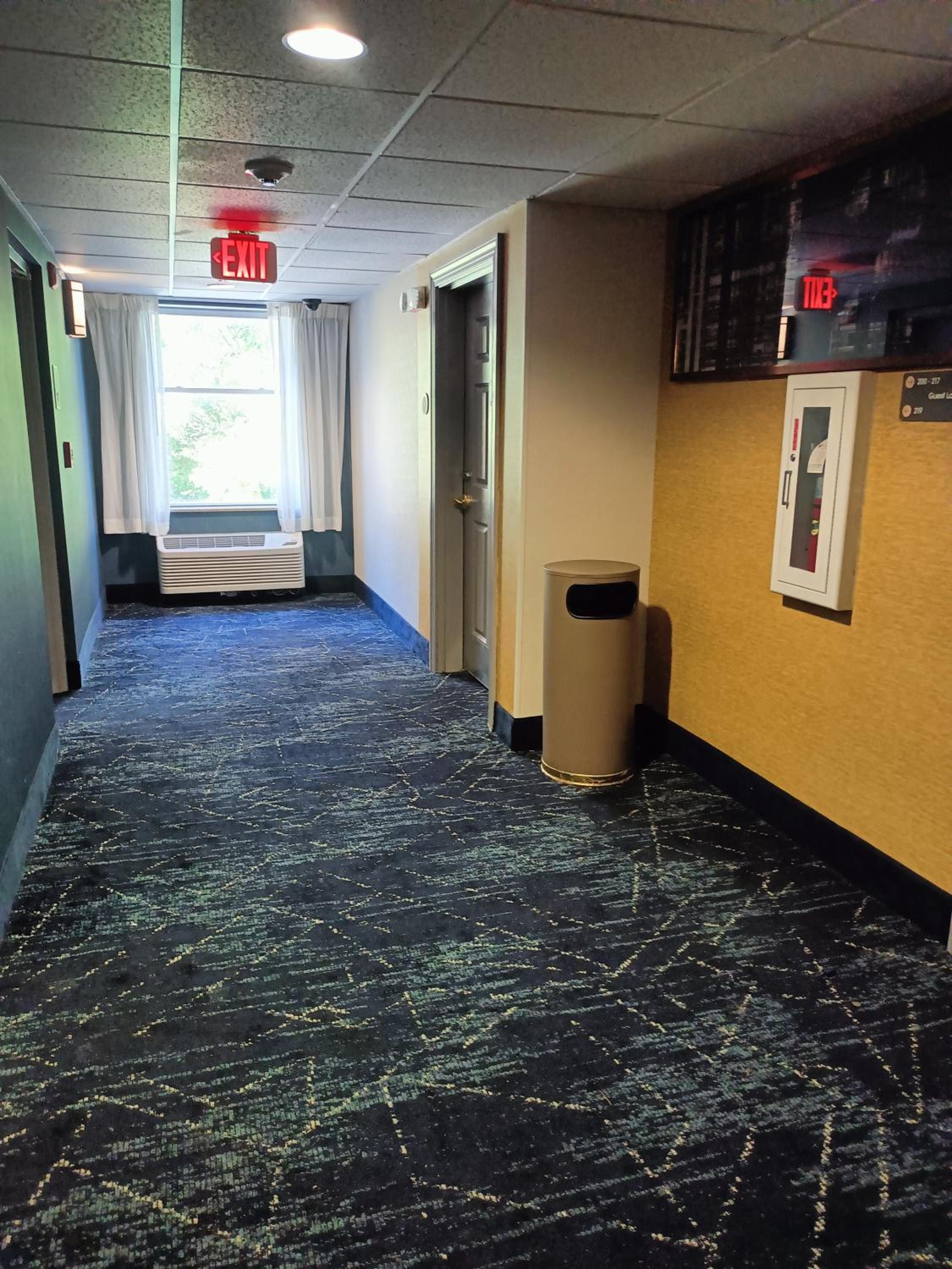 King Room - Accessible/Non-Smoking - Photo 3