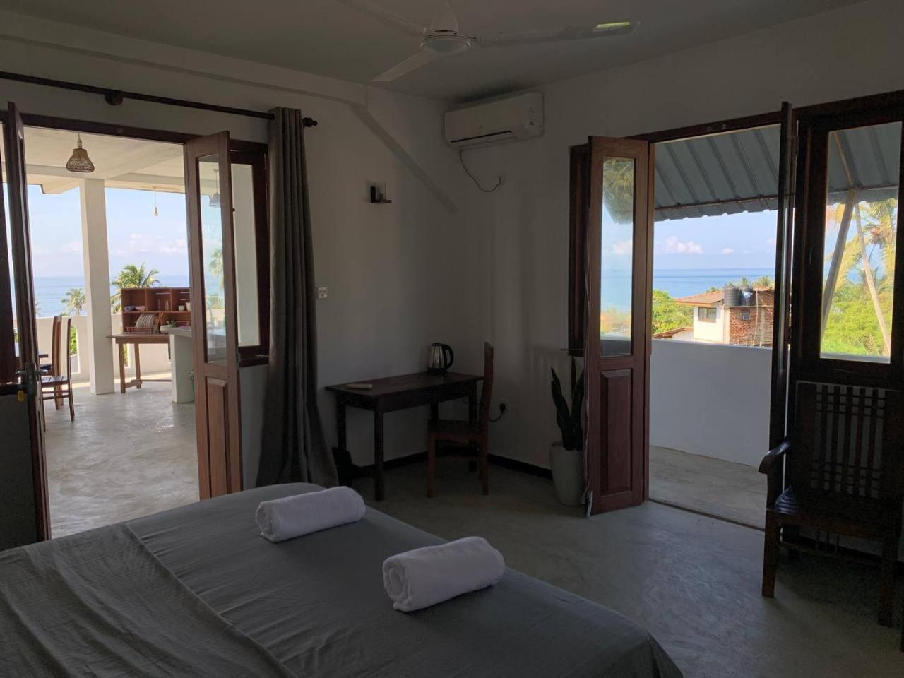 One-Bedroom Apartment with Balcony and Sea View photo 2