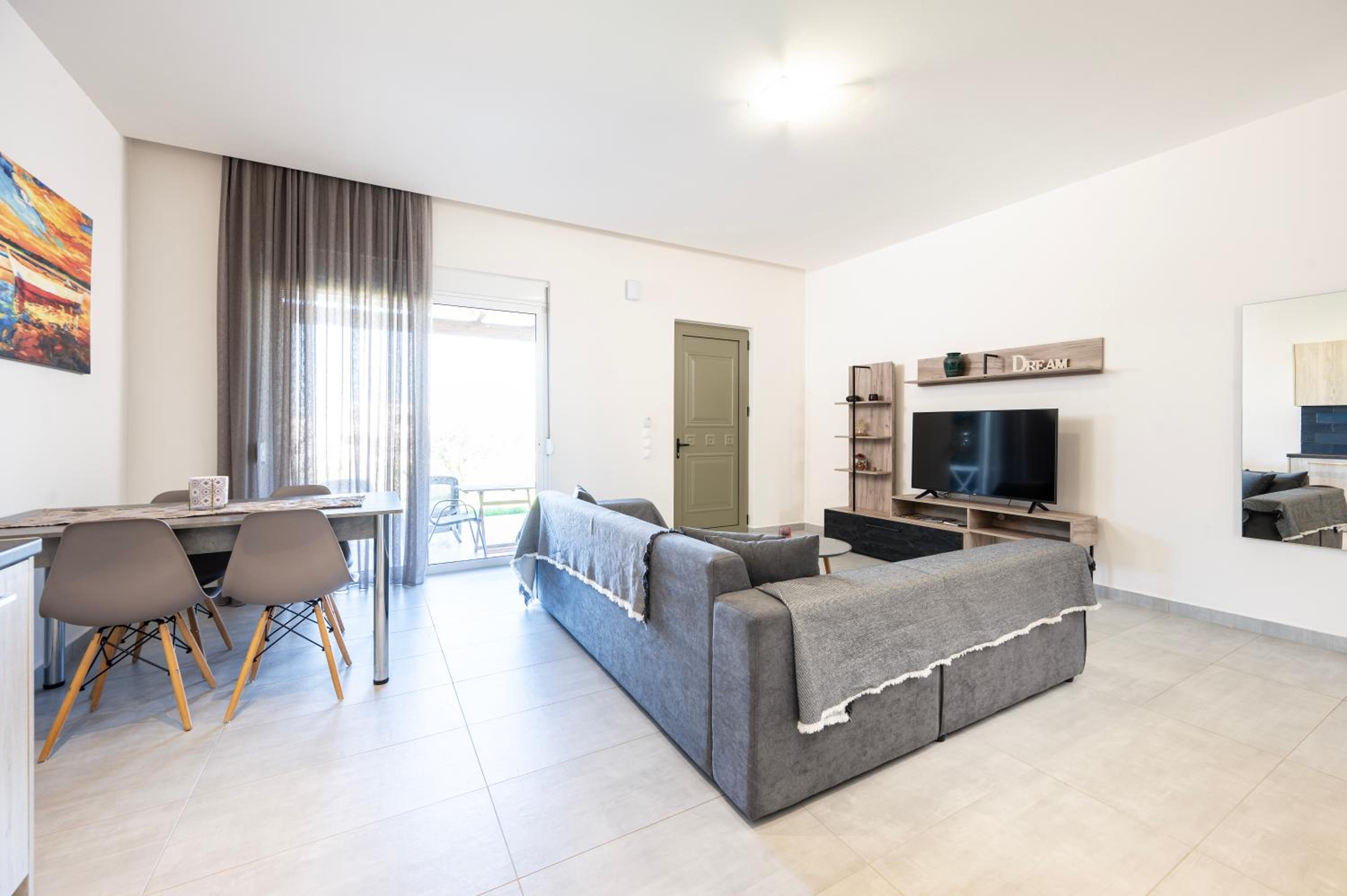 One-Bedroom House photo 1