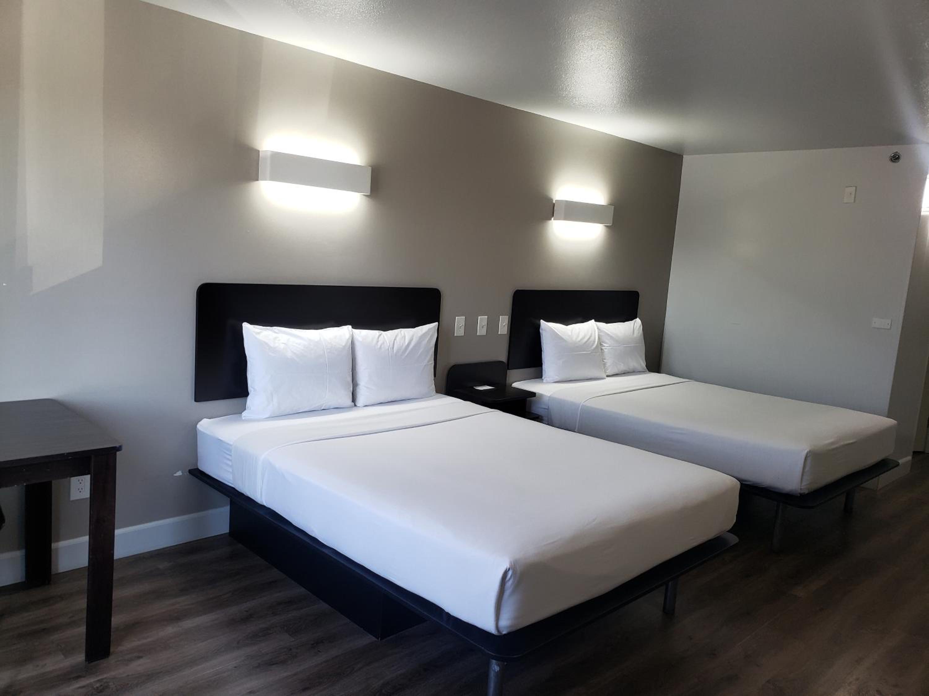Deluxe Queen Room With Two Queen Beds - Non-Smoking