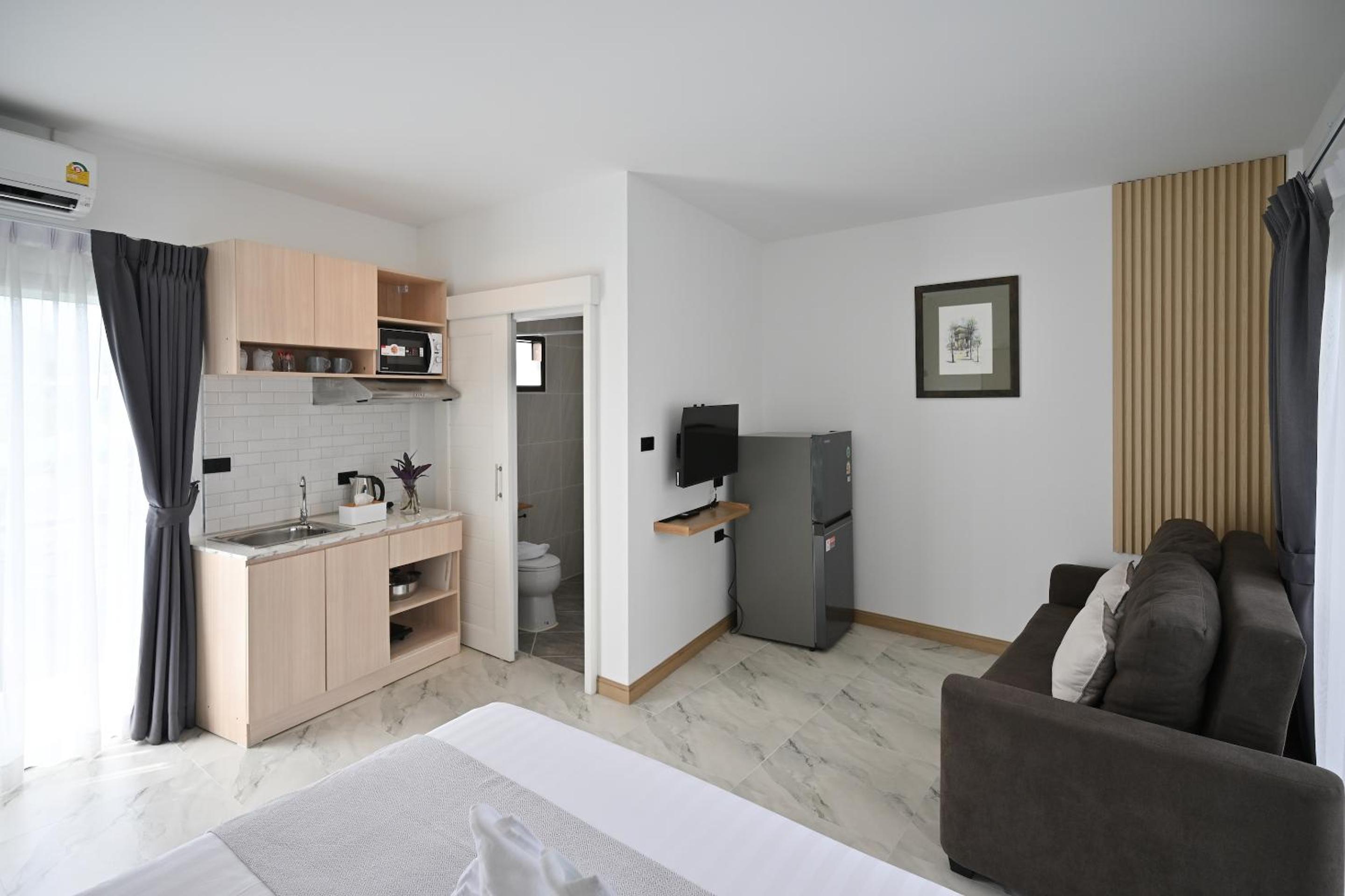 Deluxe Room - Photo 28