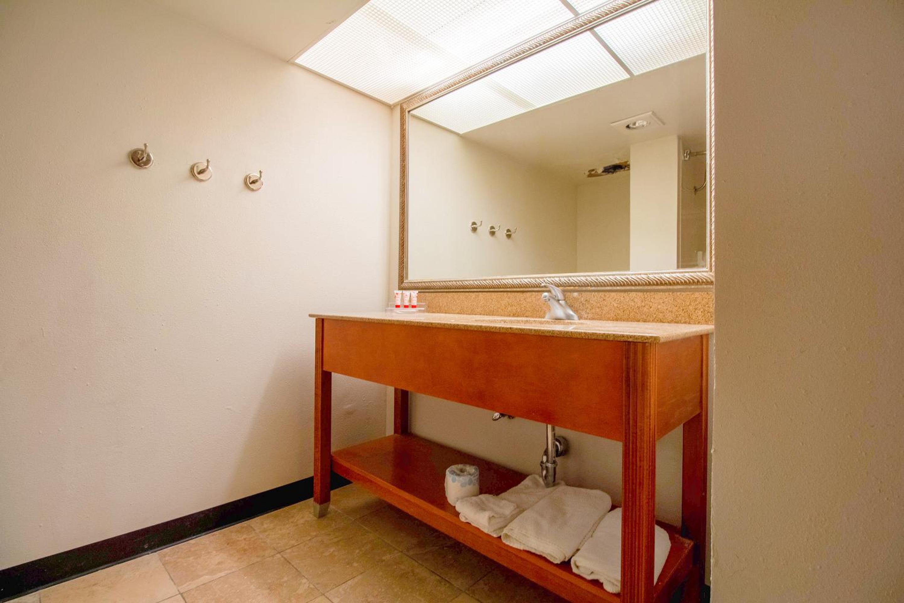 Junior Suite with Kitchenette - Photo 8