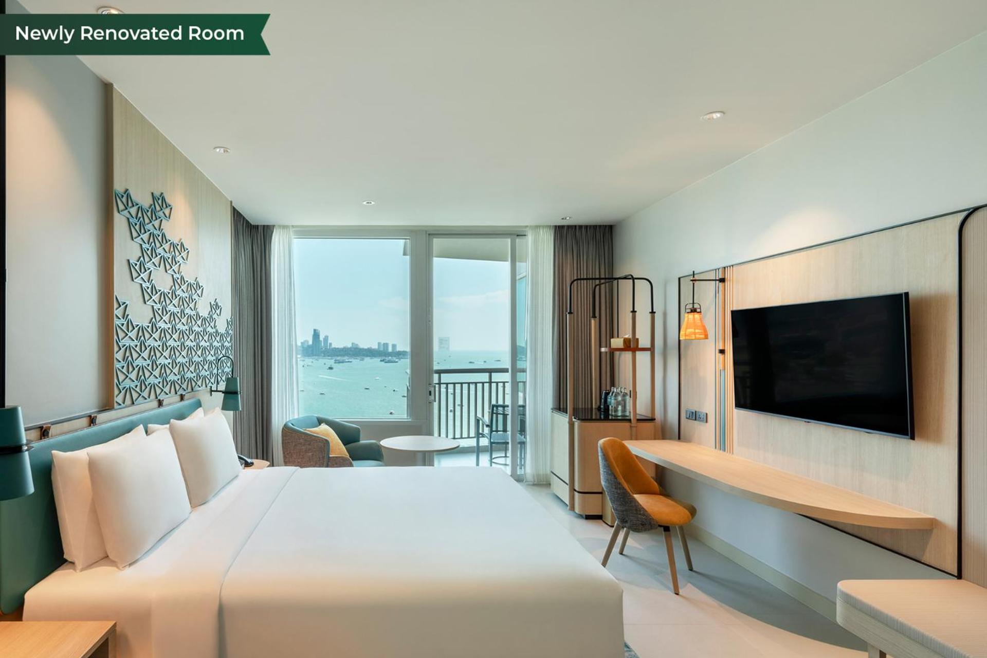 Standard King Room with Pattaya Beach view and Bay Tower