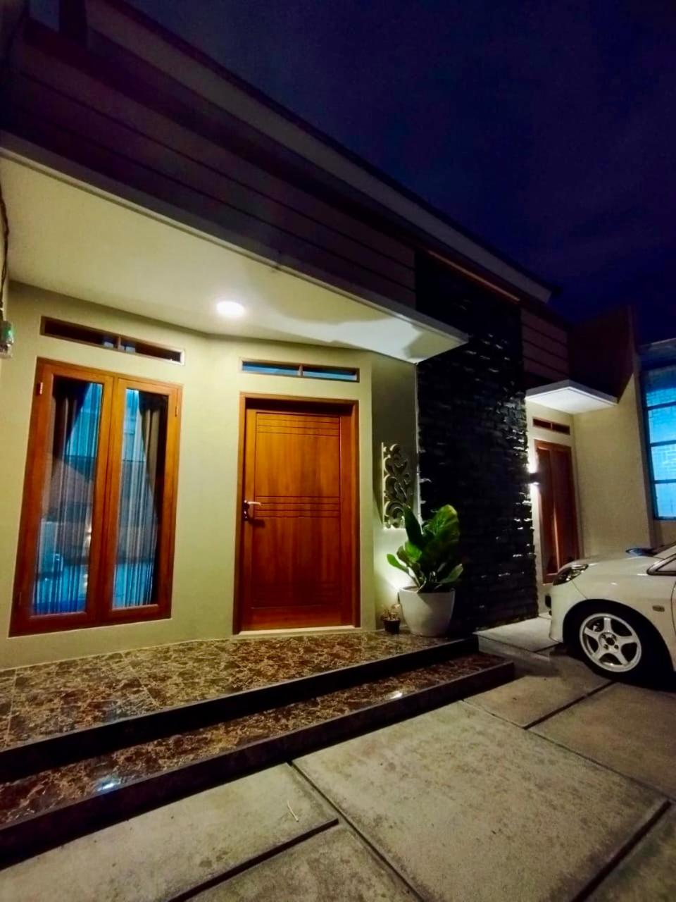 Three-Bedroom House - Photo 5