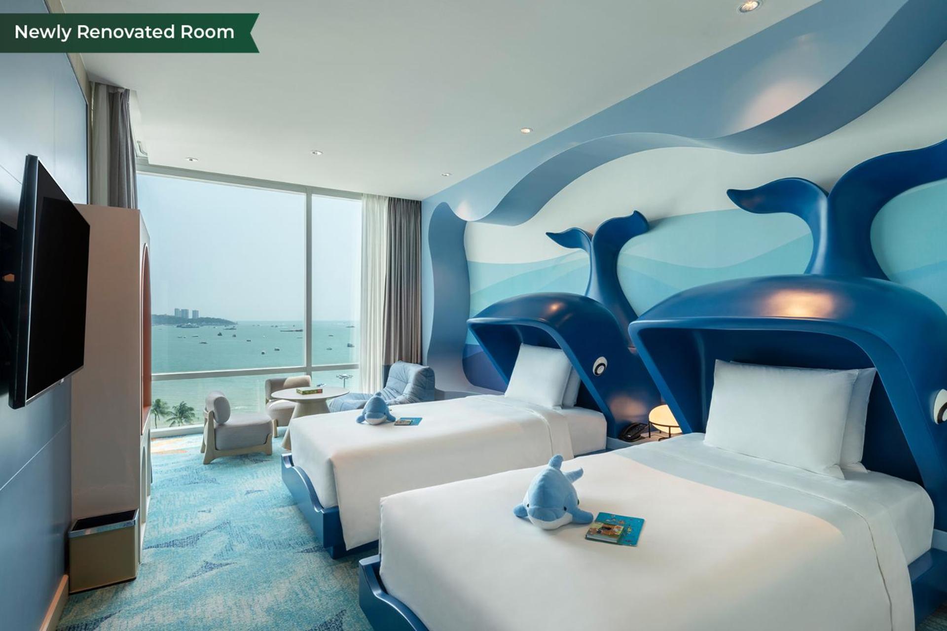 Two-Bedroom Family Suite With One King And Two Single Beds - Bay Tower