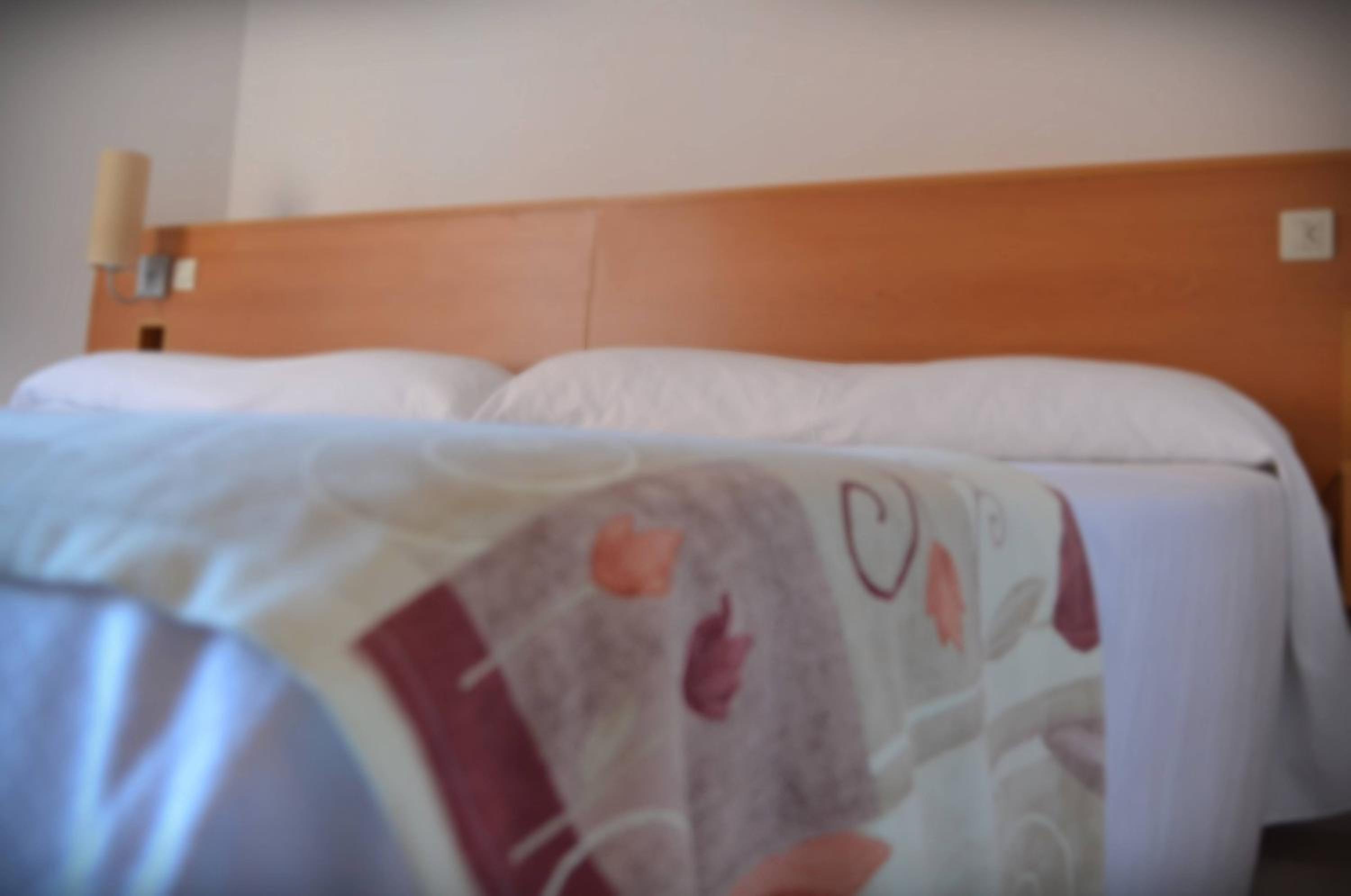 Double or Twin Room - Photo 7