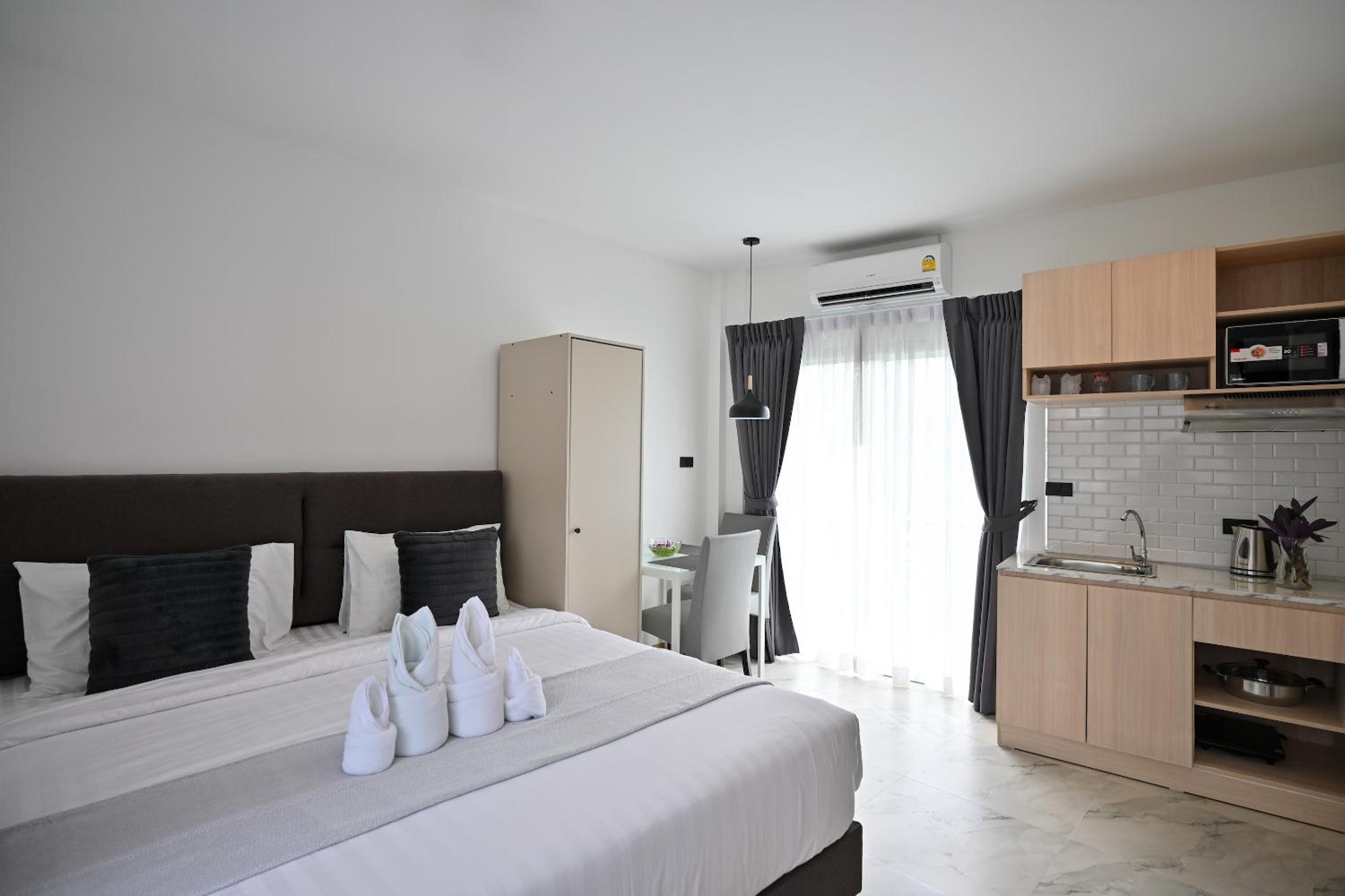 Deluxe Room - Photo 14