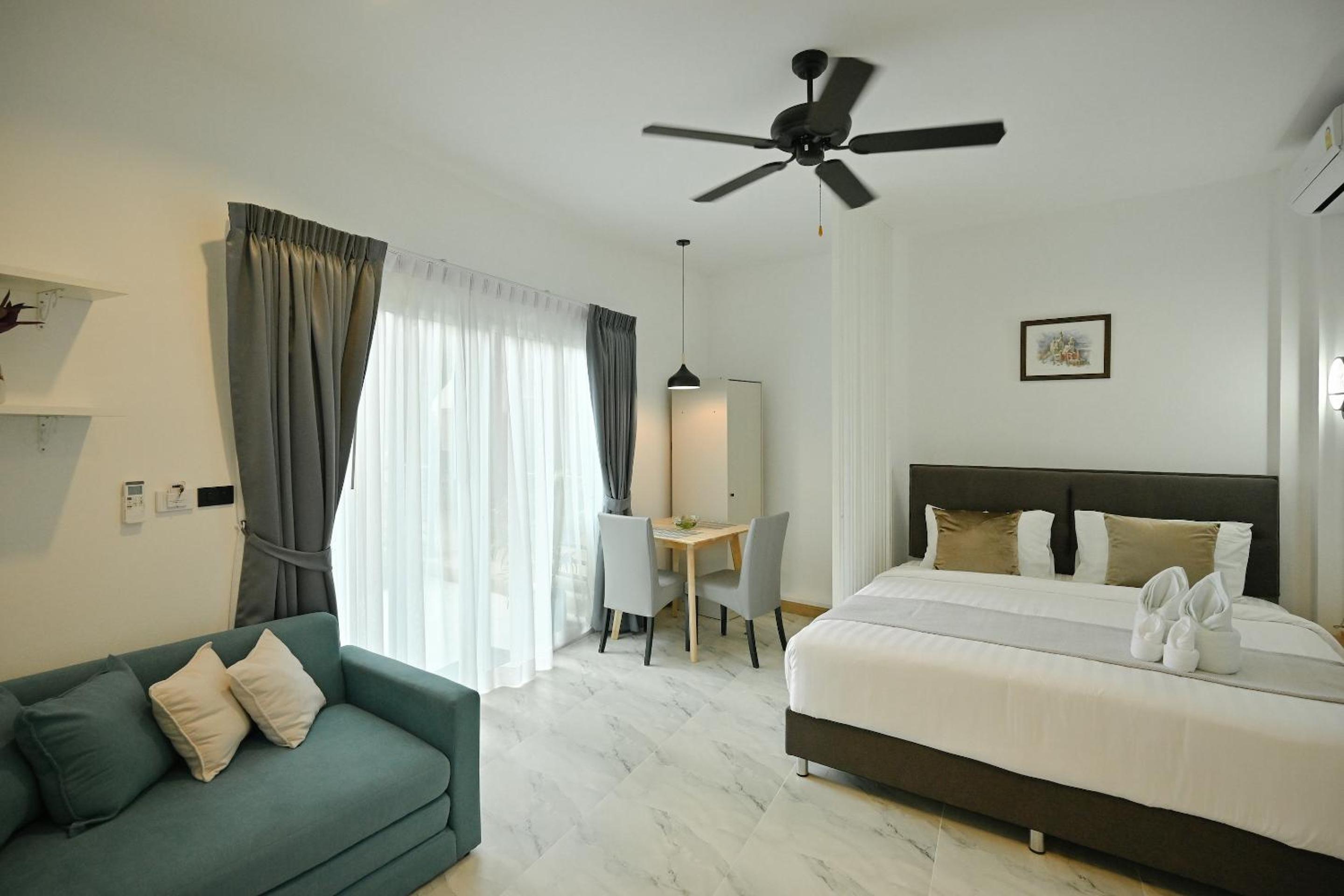 Deluxe Room - Photo 29