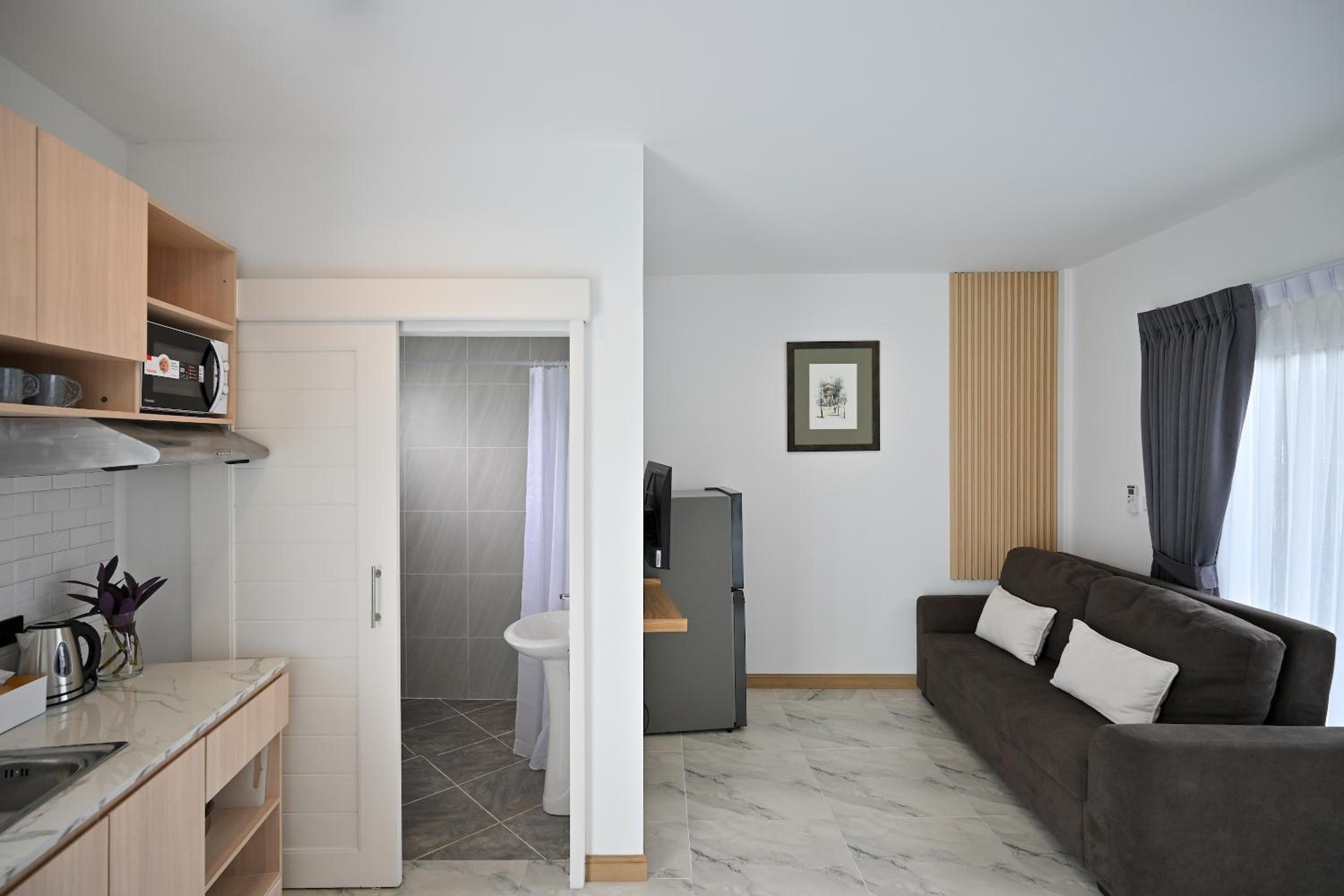 Deluxe Room - Photo 27
