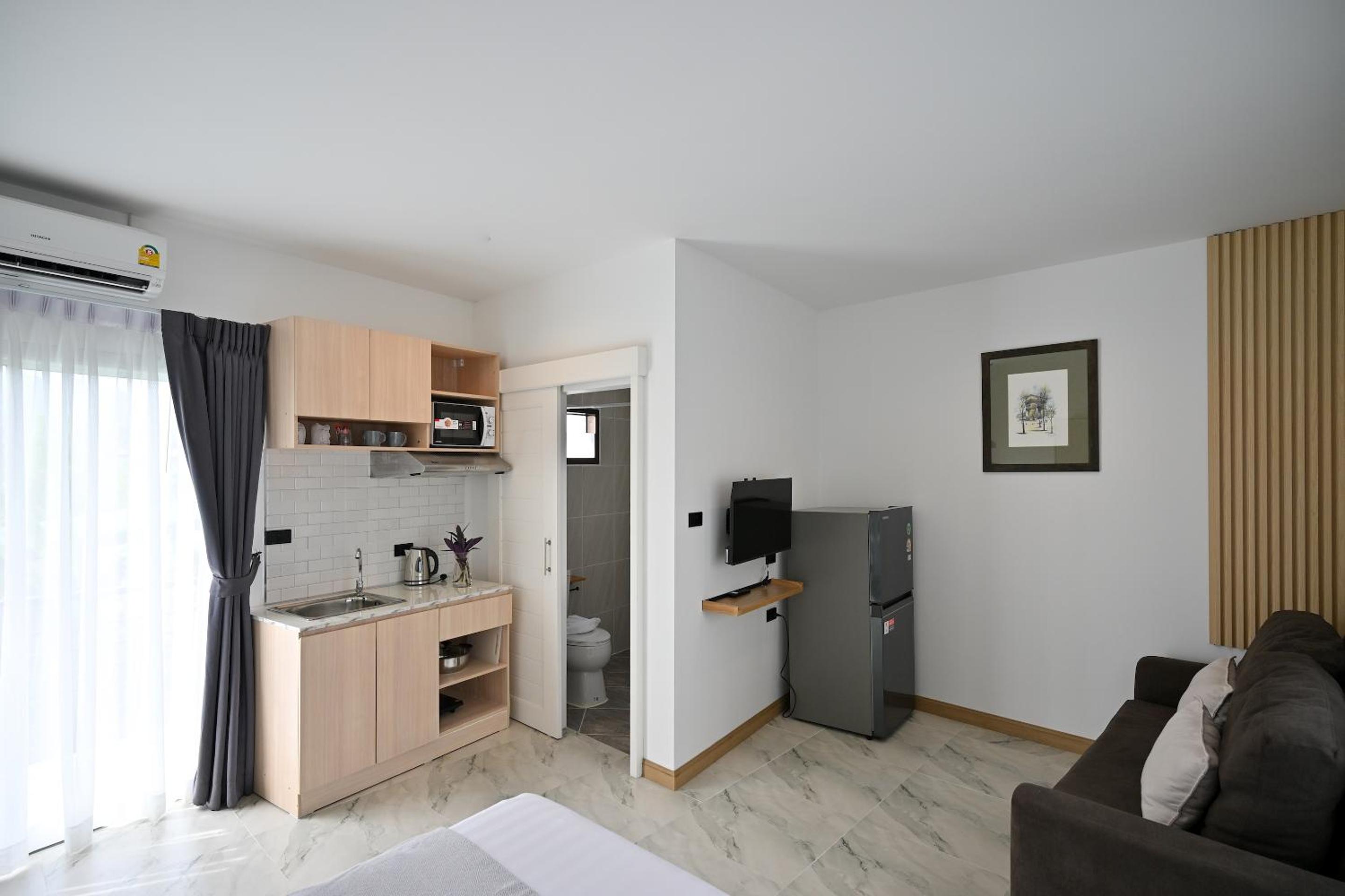 Deluxe Room - Photo 26