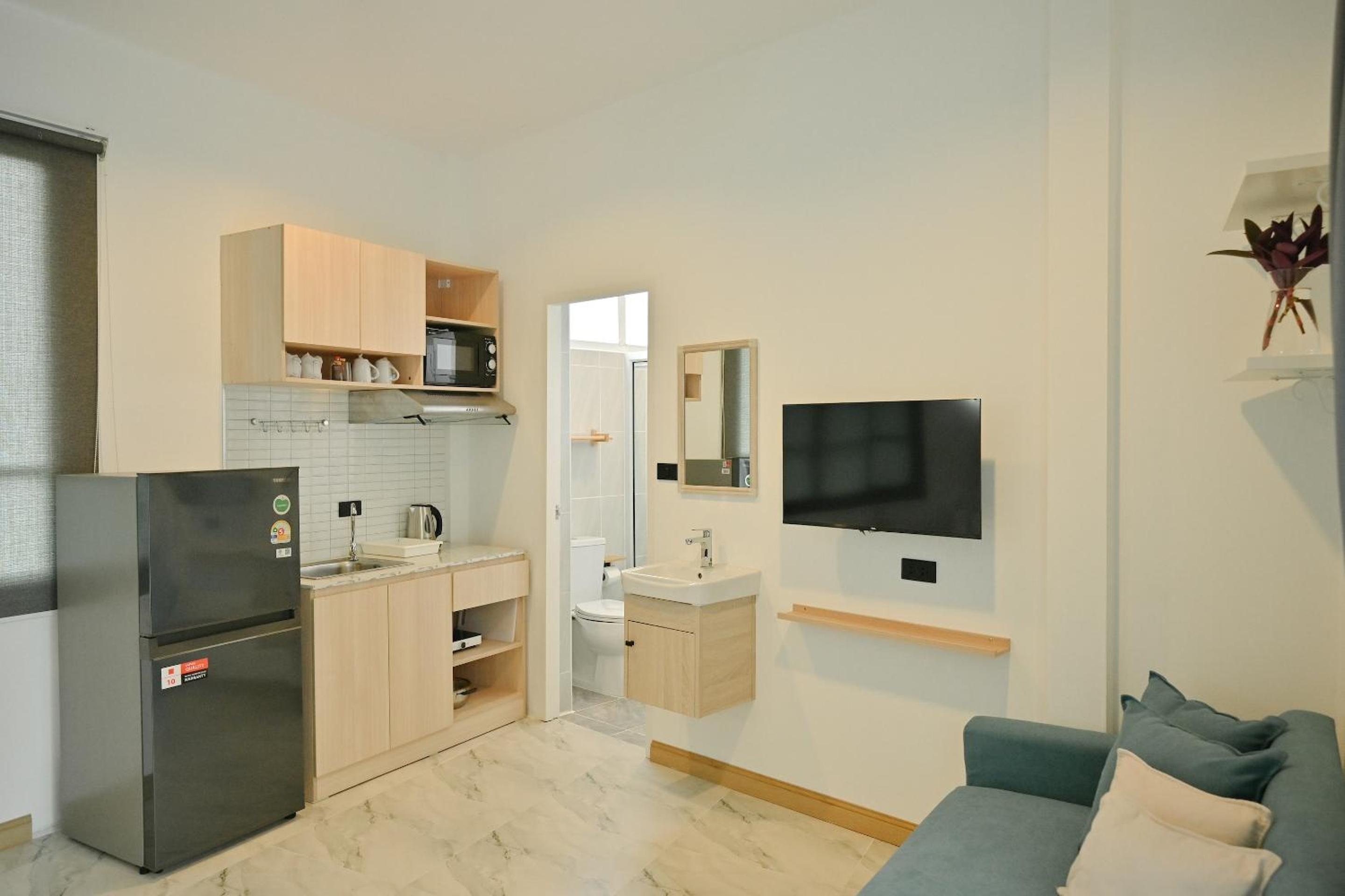 Deluxe Room - Photo 7