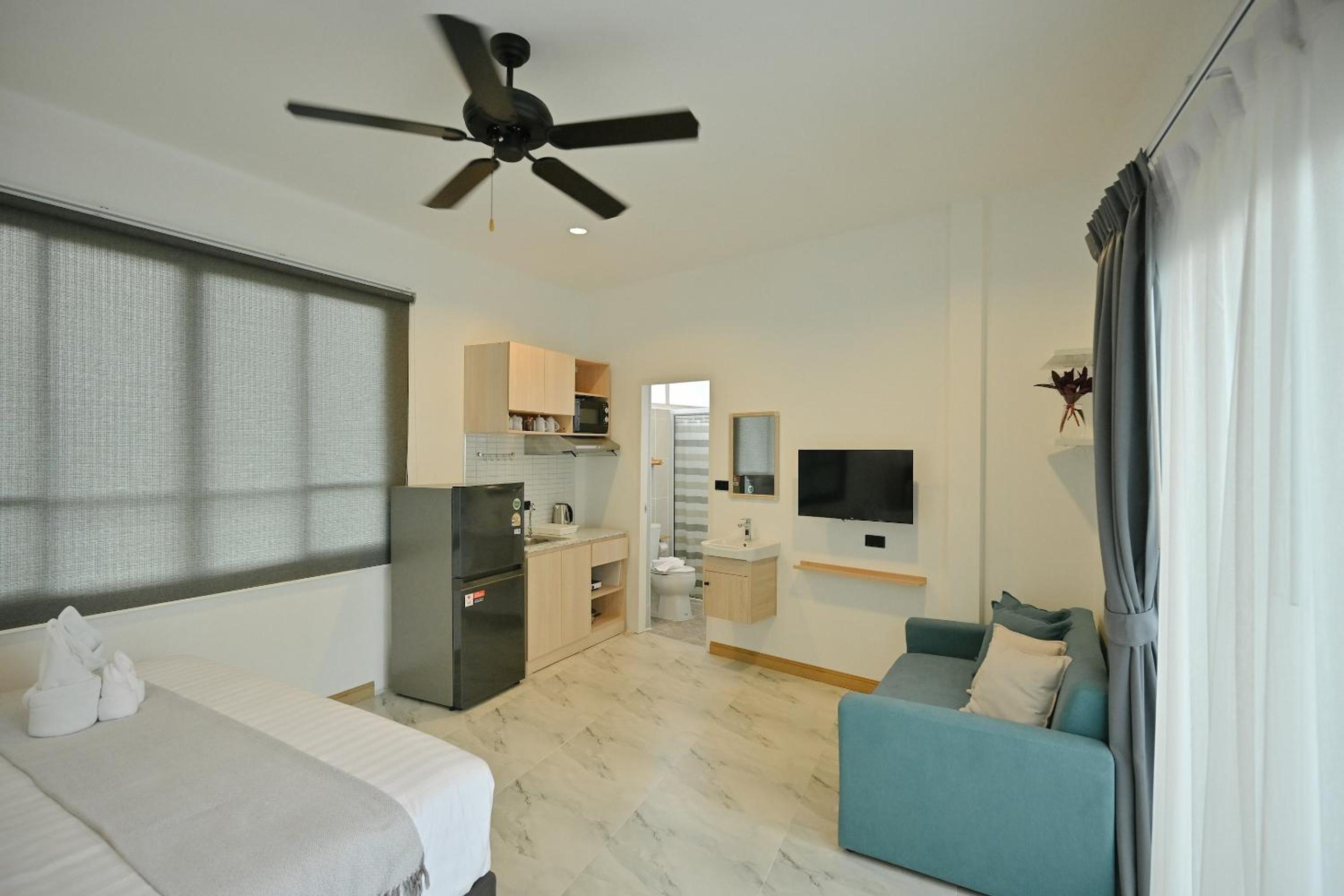 Deluxe Room - Photo 6