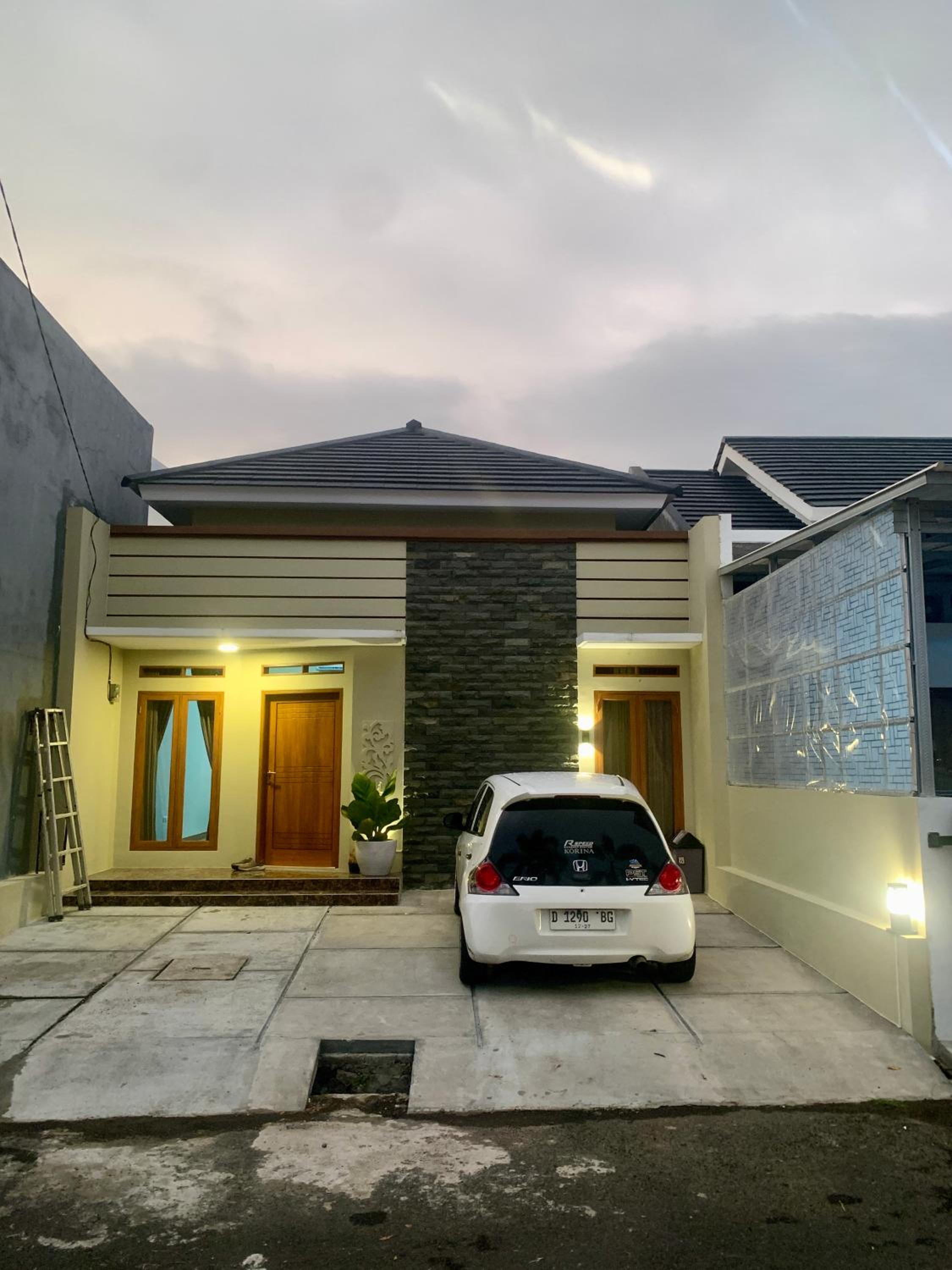 Three-Bedroom House - Photo 3