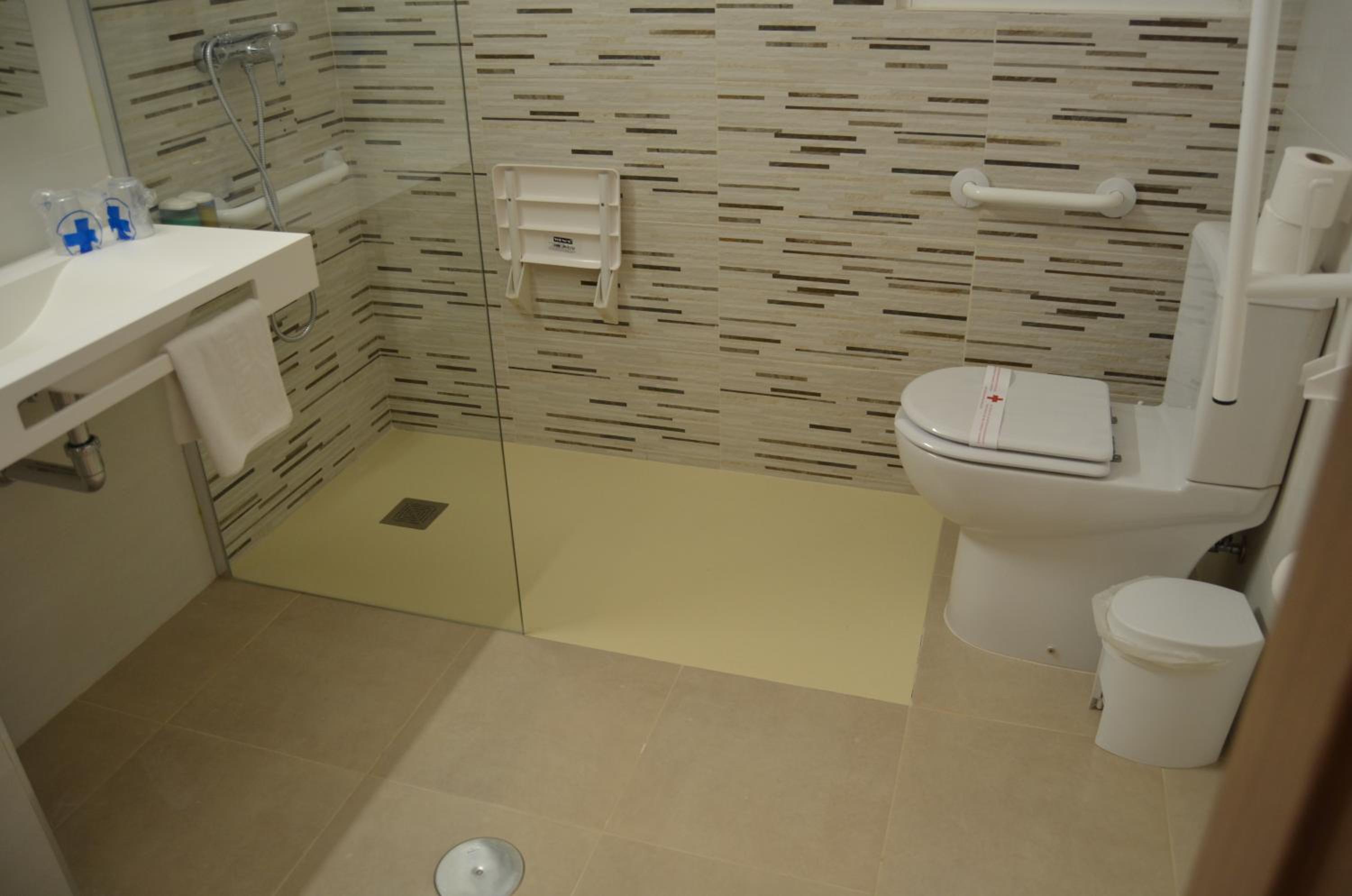Double or Twin Room - Photo 2