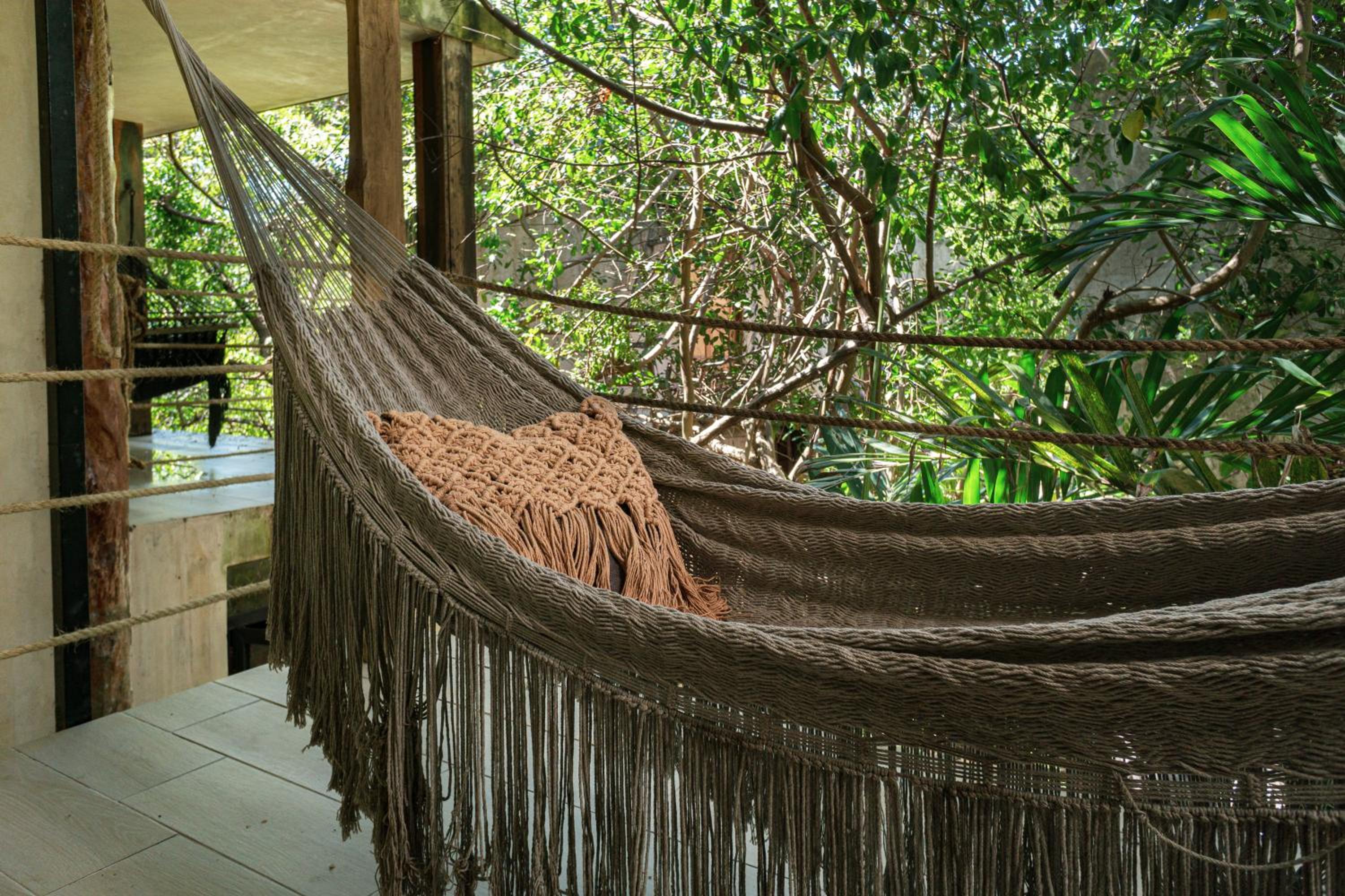 King Room with Balcony - Photo 9
