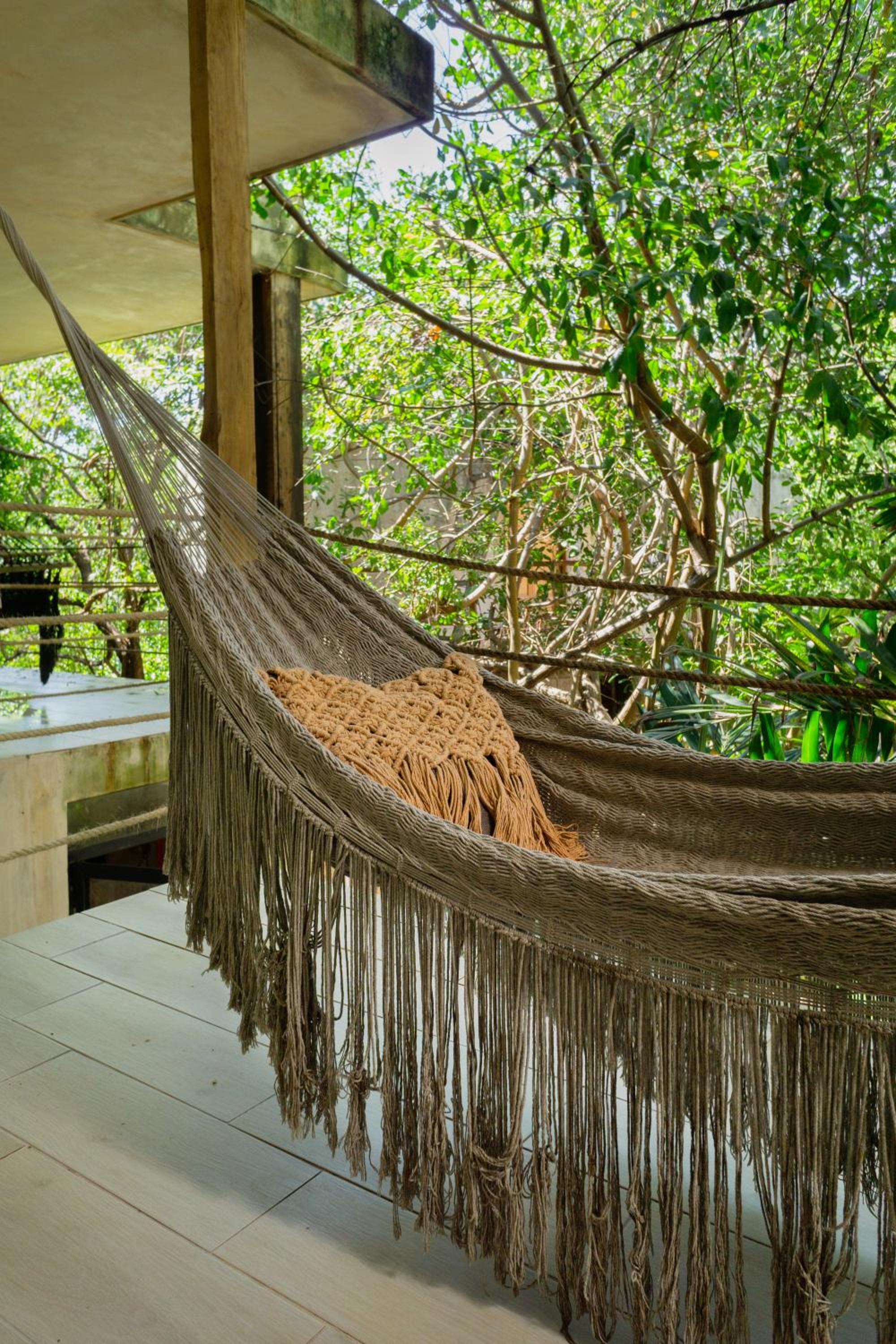 King Room with Balcony - Photo 8
