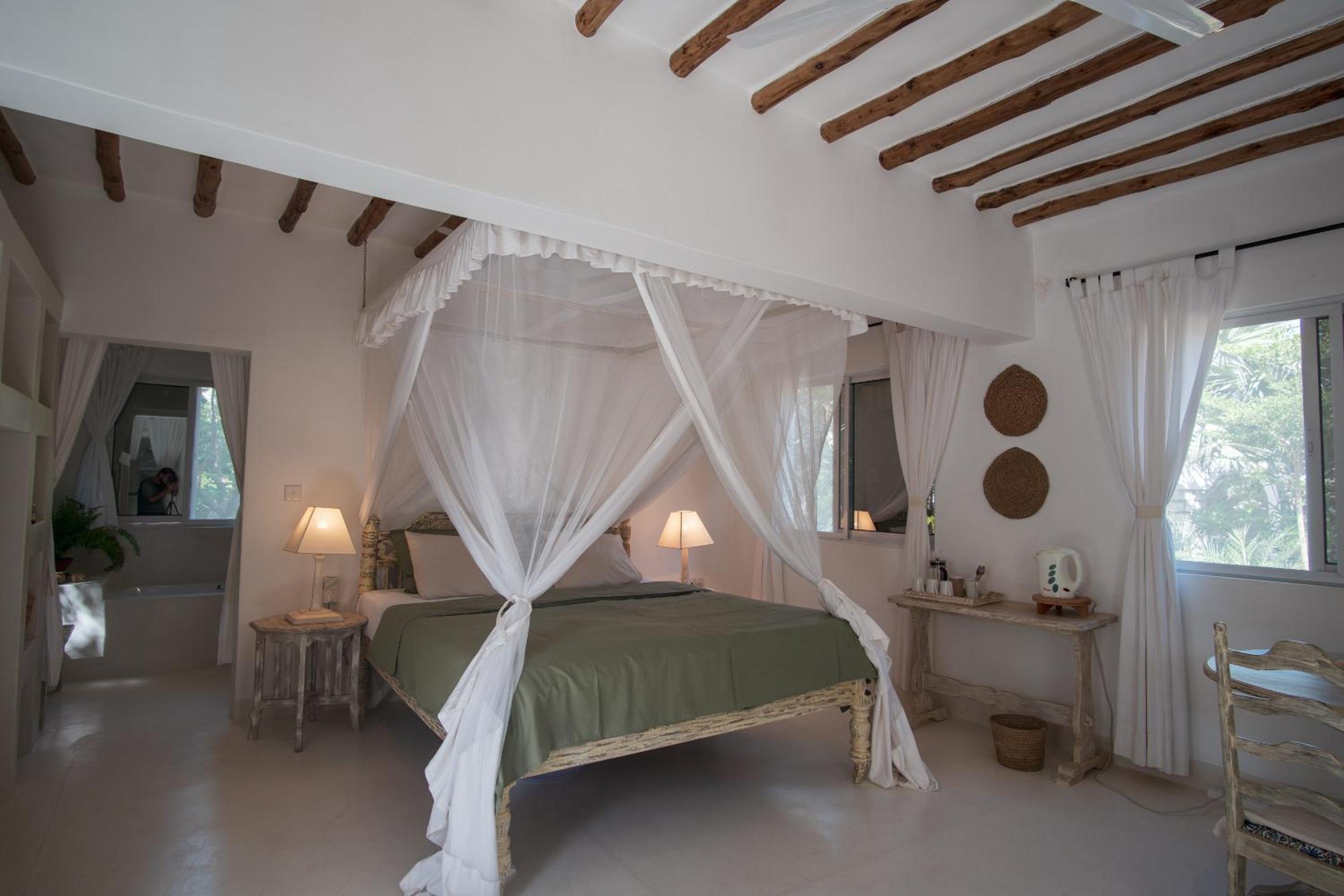 Three-Bedroom House photo 2