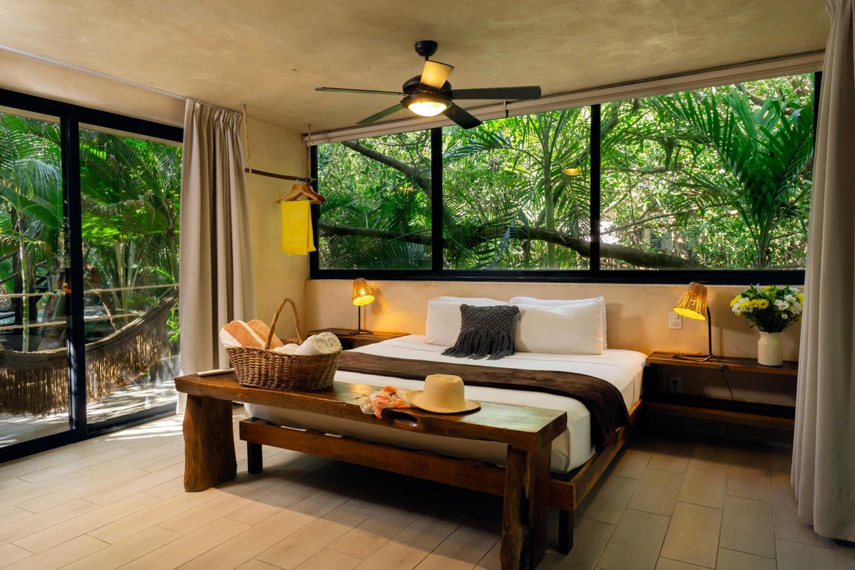 Superior King Room with Balcony - Photo 1