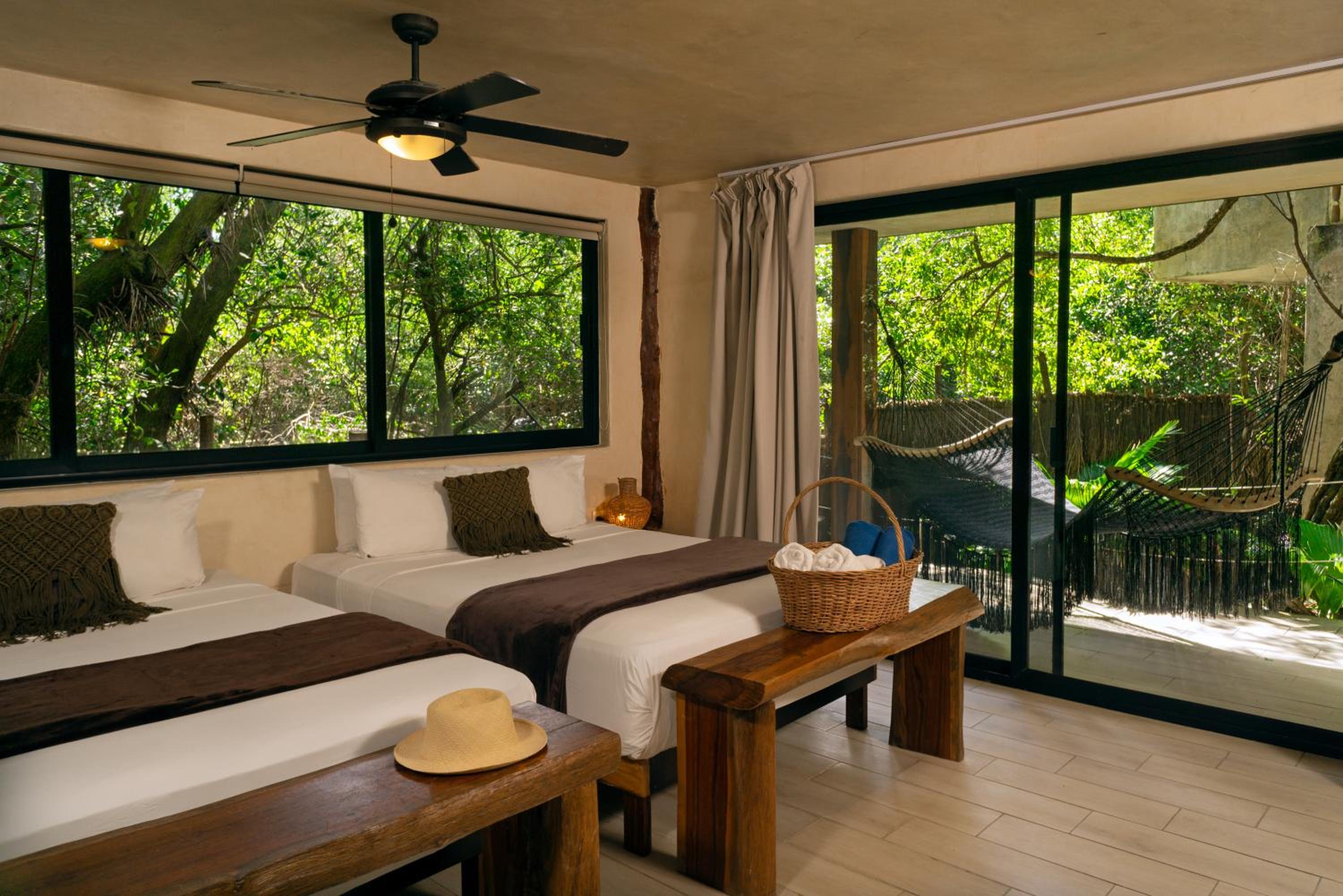 2 Queen Room with Balcony - Photo 17