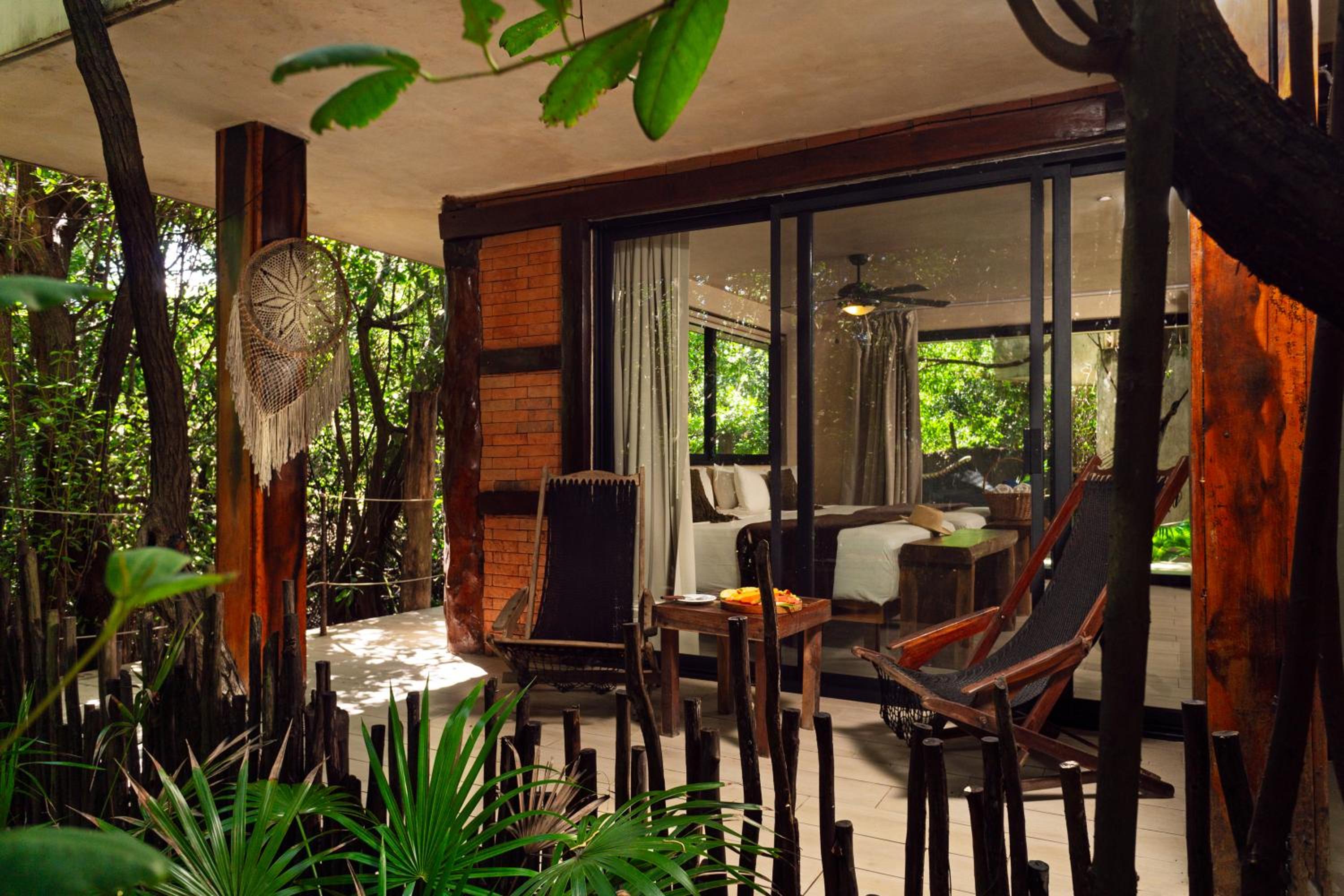 2 Queen Room with Balcony - Photo 5