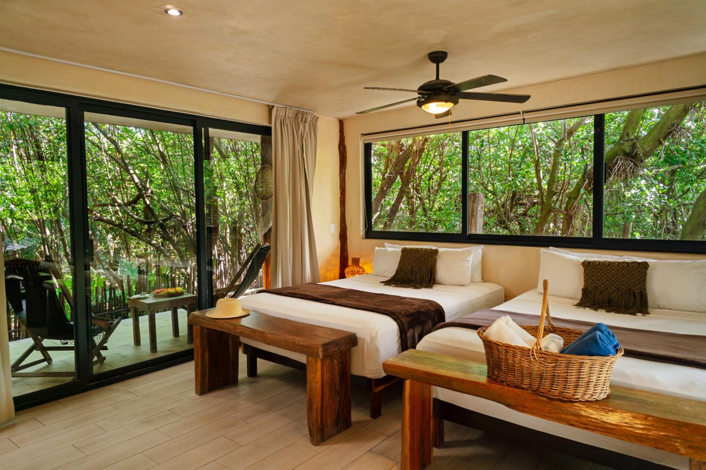 2 Queen Room with Balcony - Photo 15