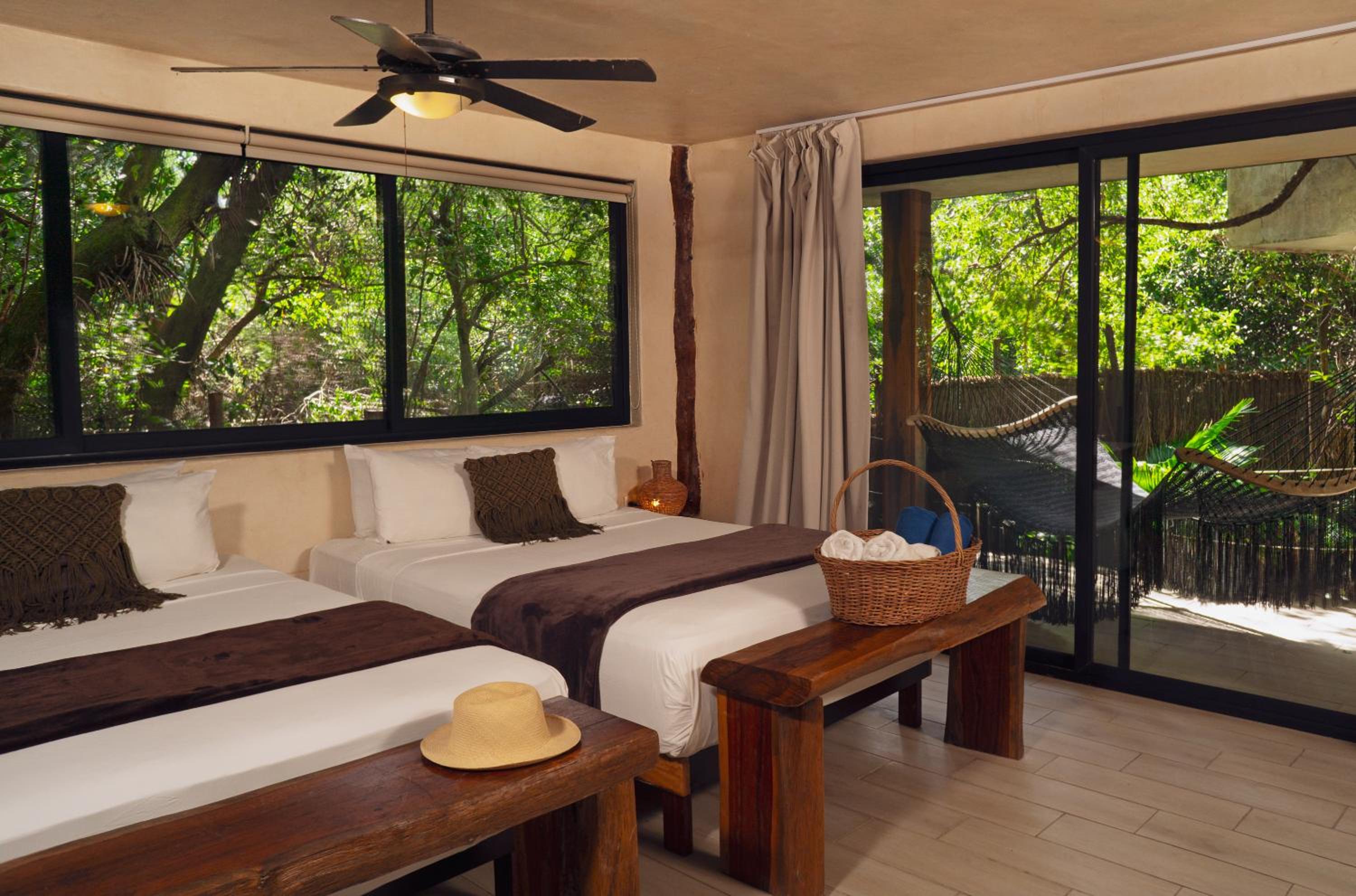 2 Queen Room with Balcony - Photo 12