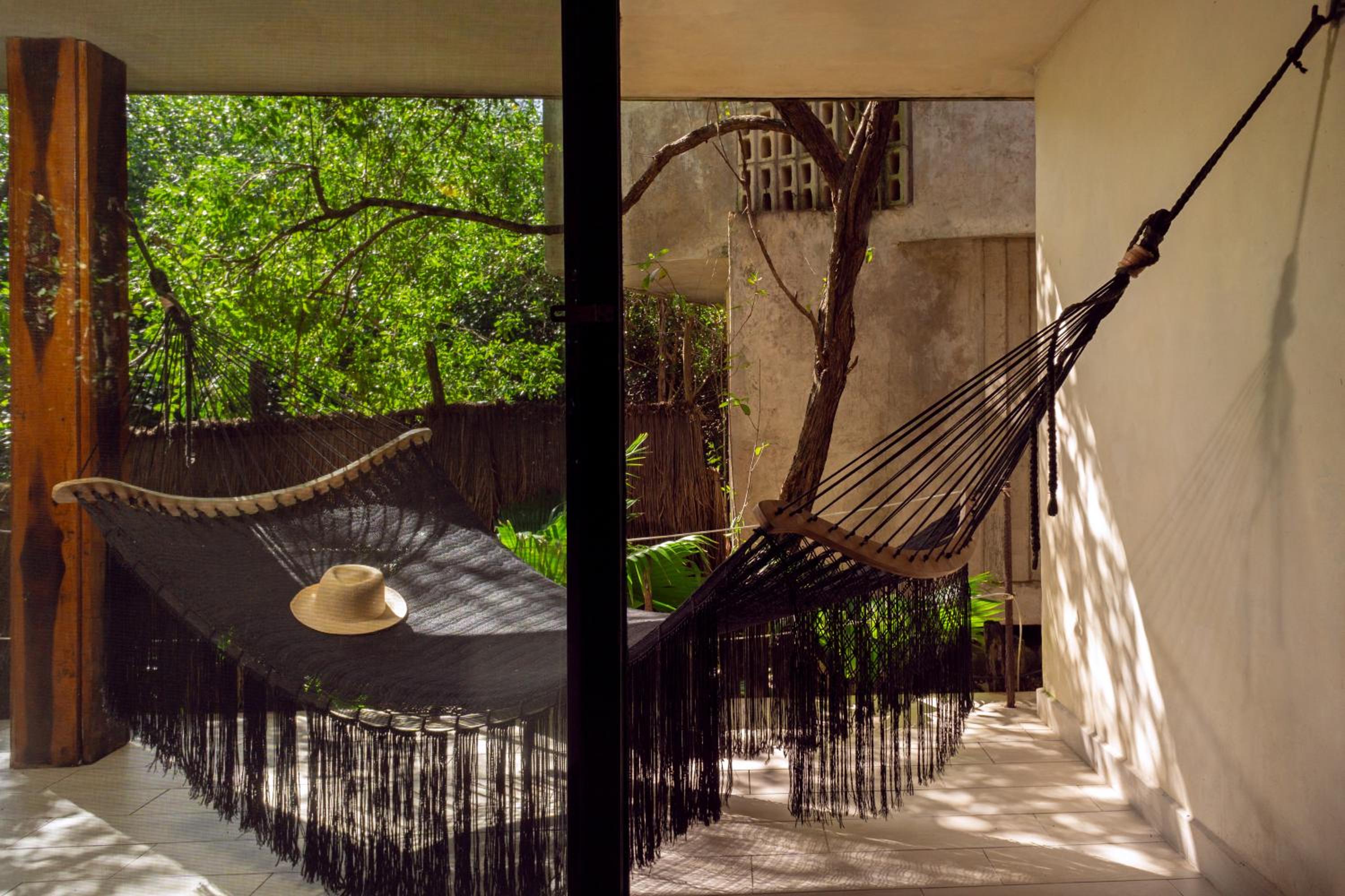 2 Queen Room with Balcony - Photo 4