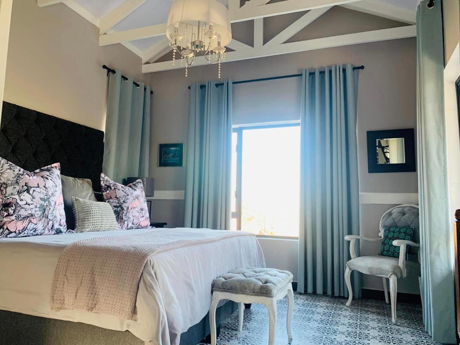 Luxury King Room - Photo 13