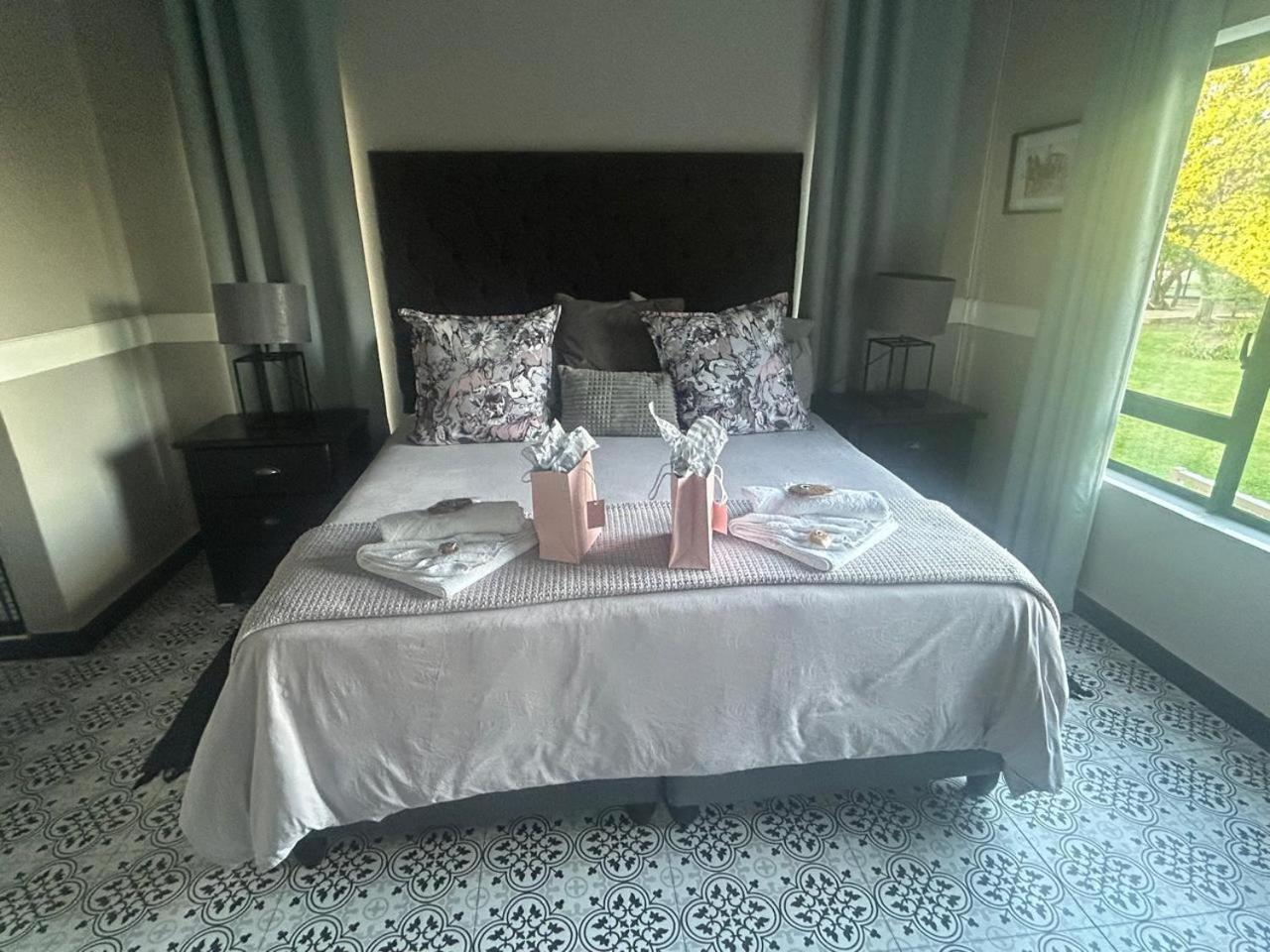 Luxury King Room - Photo 3